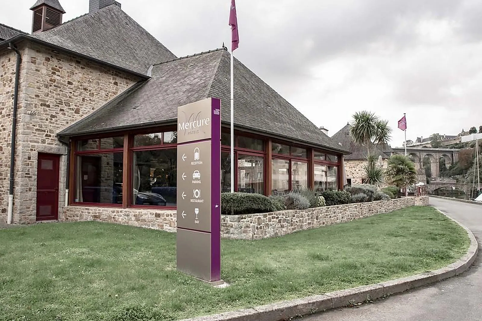 Lieux événementiels, MERCURE DINAN PORT LE JERZUAL