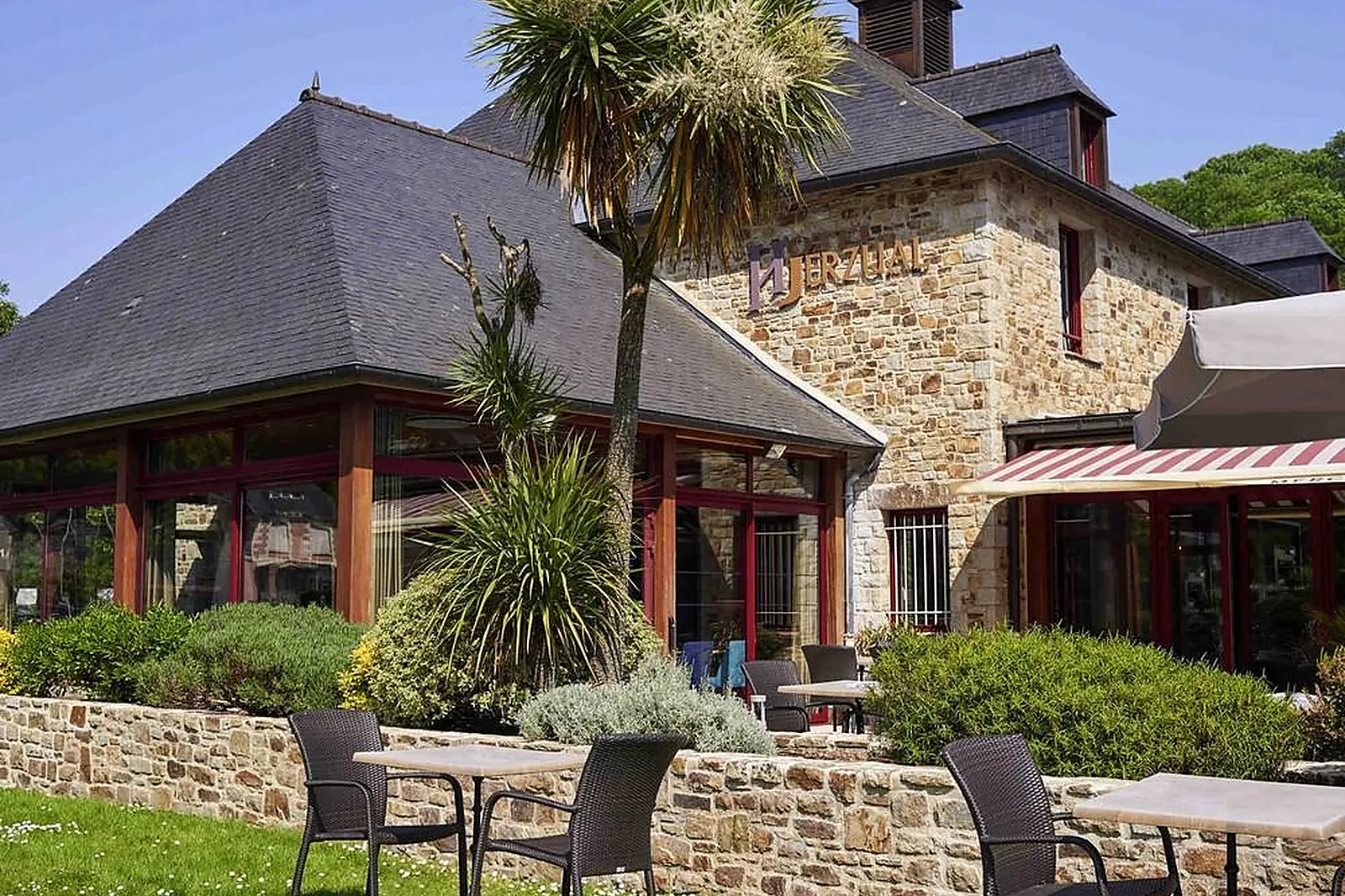 Lieux événementiels, MERCURE DINAN PORT LE JERZUAL