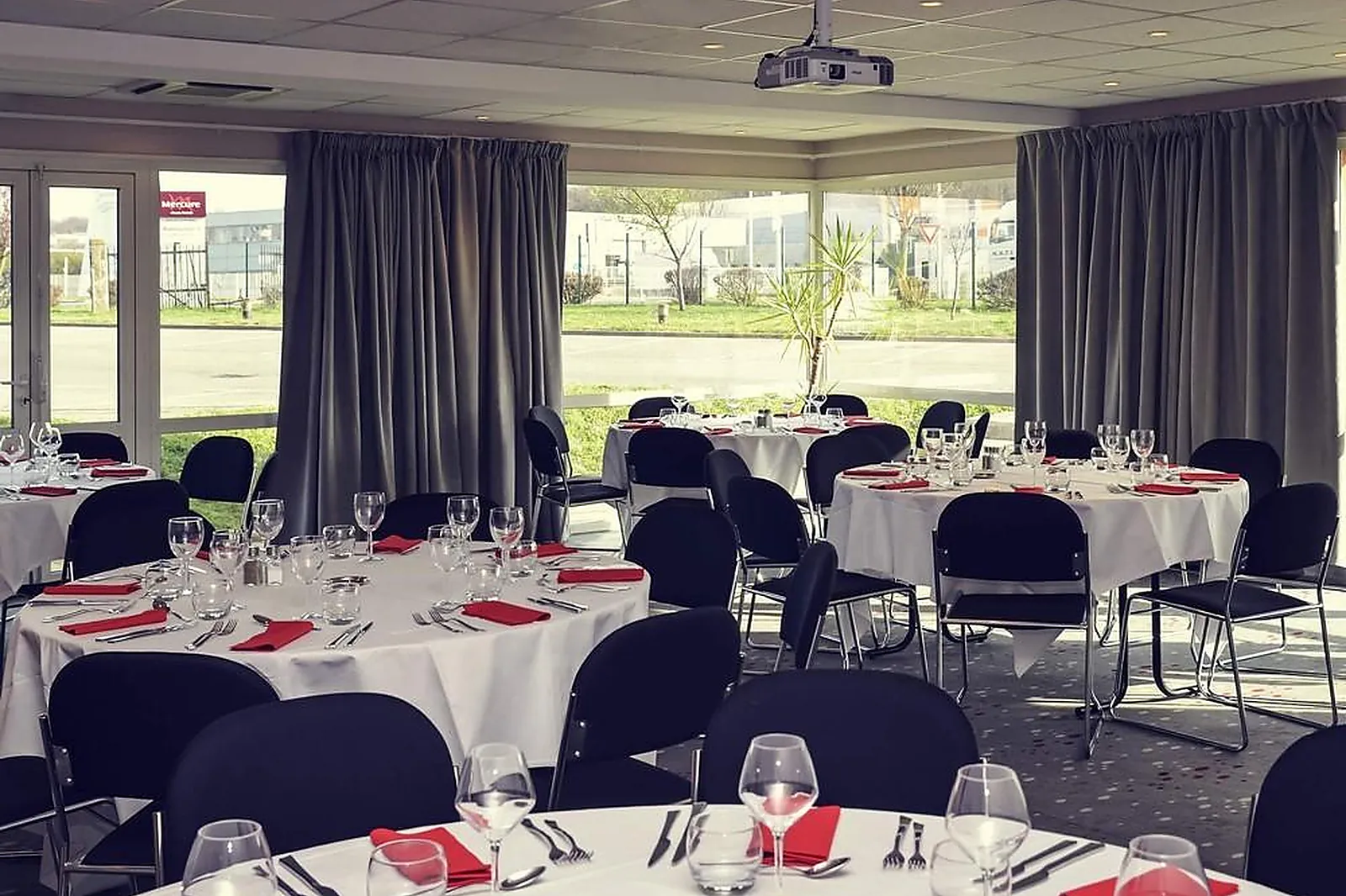 Lieux événementiels, MERCURE LYON EST CHAPONNAY