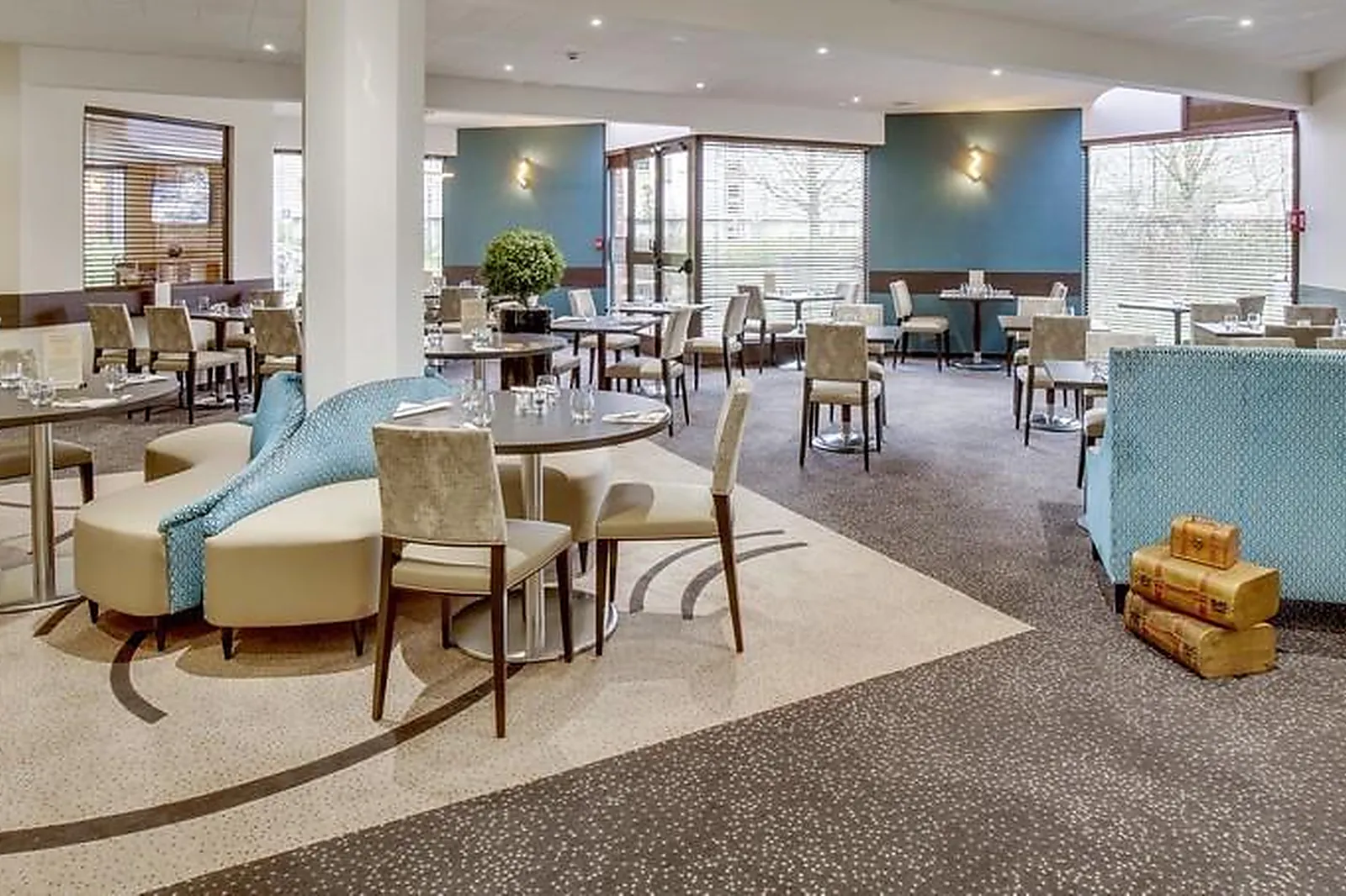 Lieux événementiels, MERCURE MAUREPAS SAINT QUENTIN