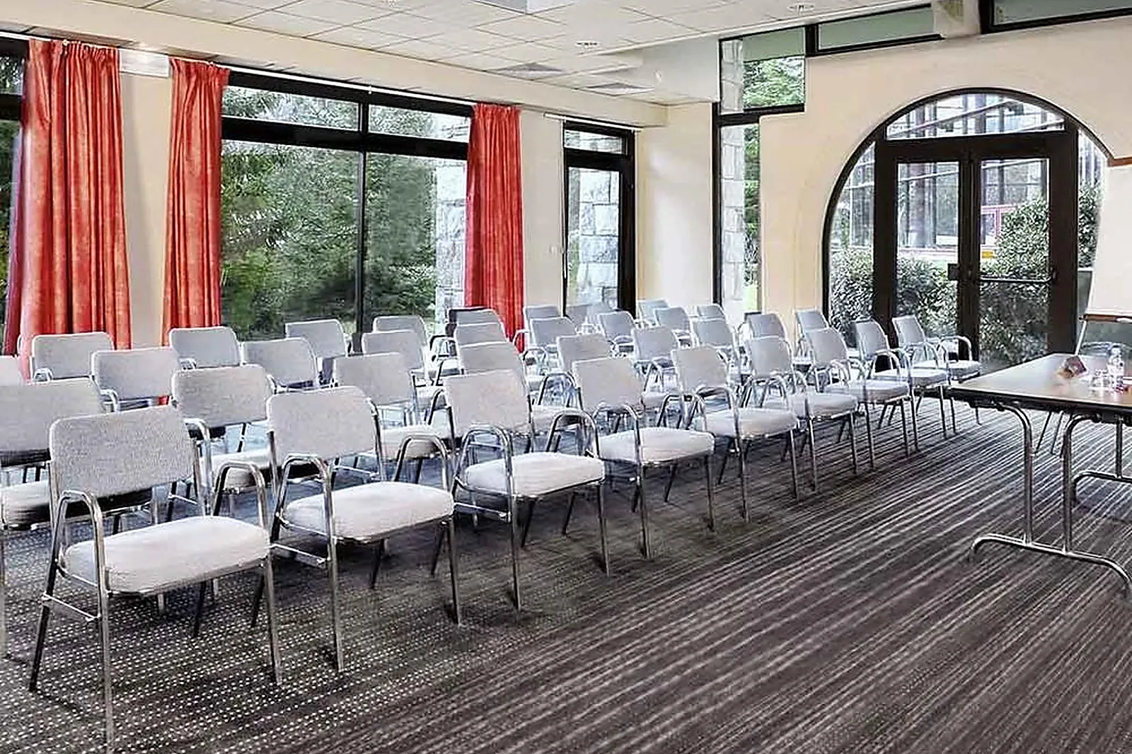 Lieux événementiels, MERCURE SAINT-LARY