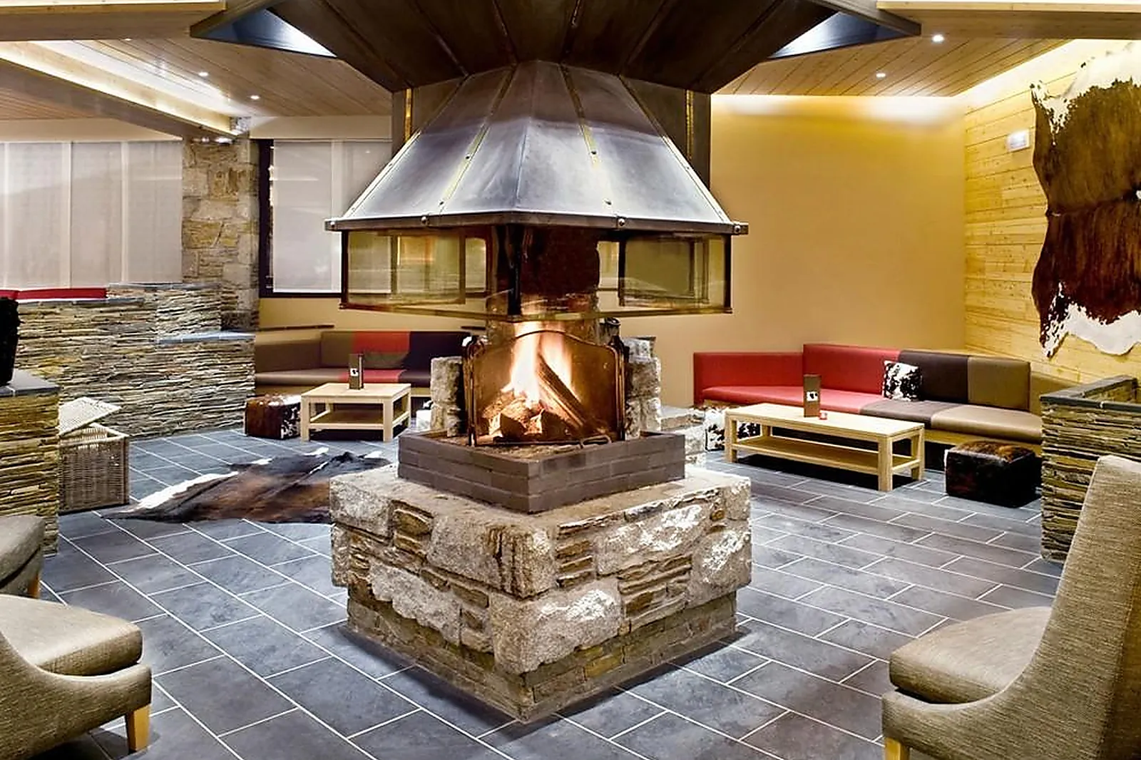 Lieux événementiels, MERCURE SAINT-LARY