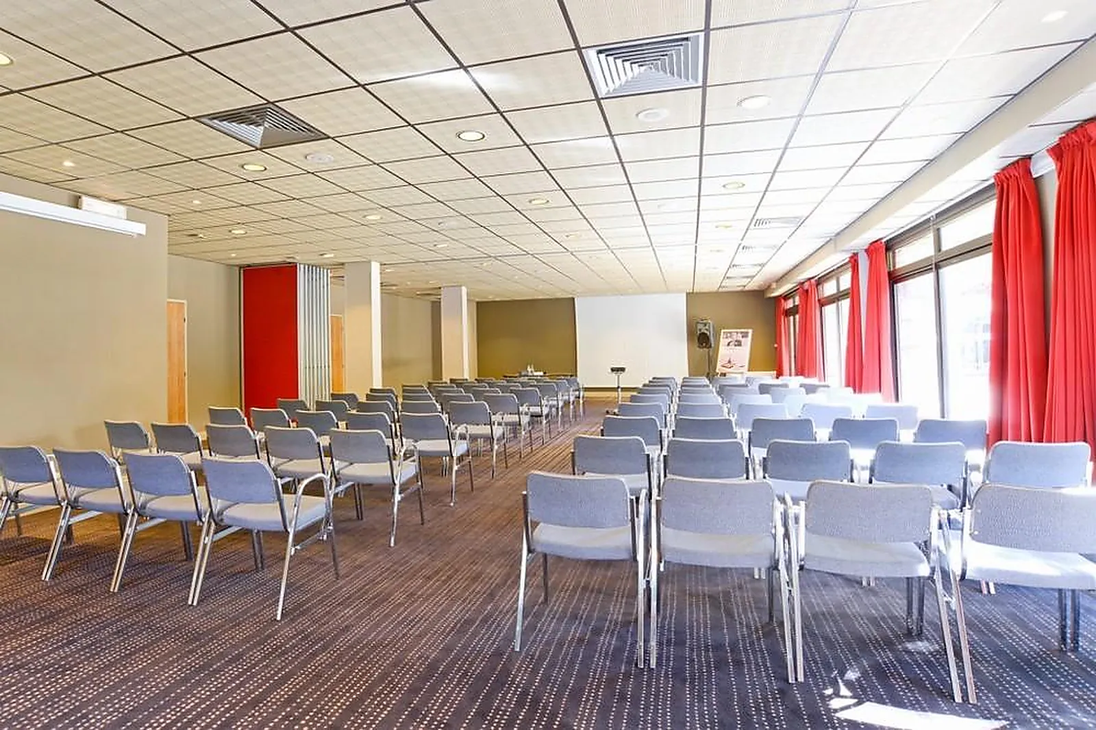 Lieux événementiels, MERCURE SAINT-LARY