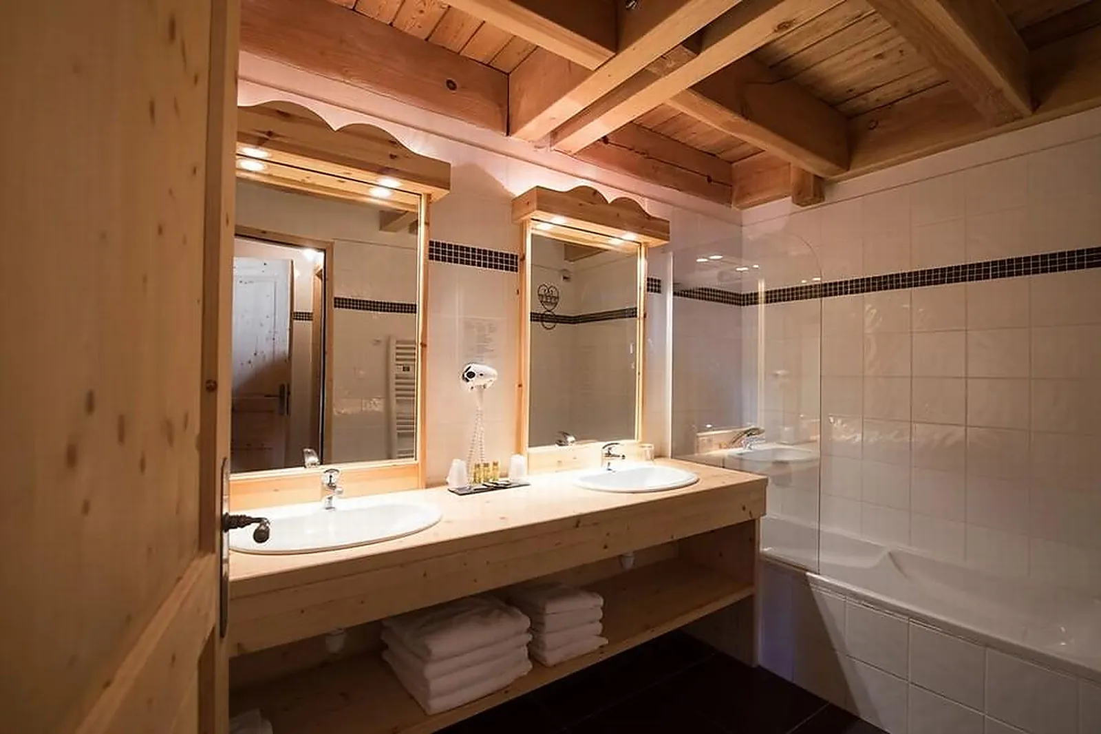 Lieux événementiels, MONTANA CHALET HÔTEL SPA