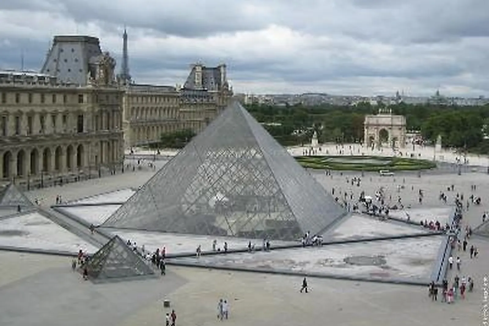 Lieux événementiels, MUSÉE DU LOUVRE