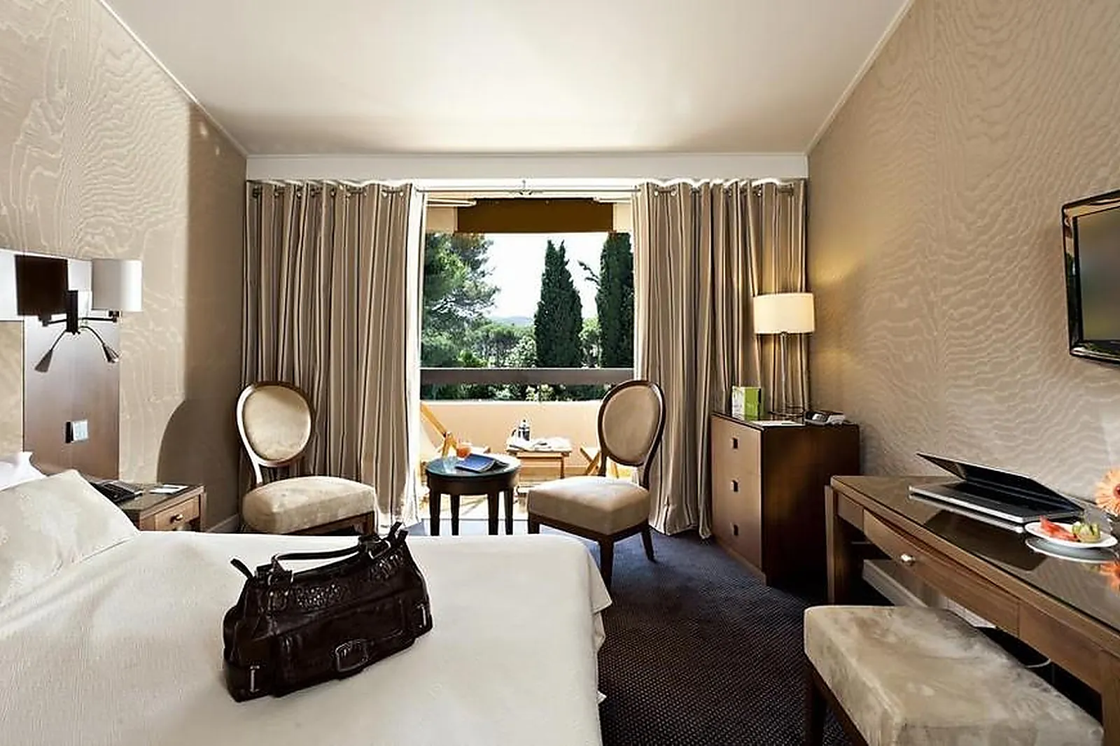 Lieux événementiels, NAJETI GOLF HÔTEL VALESCURE