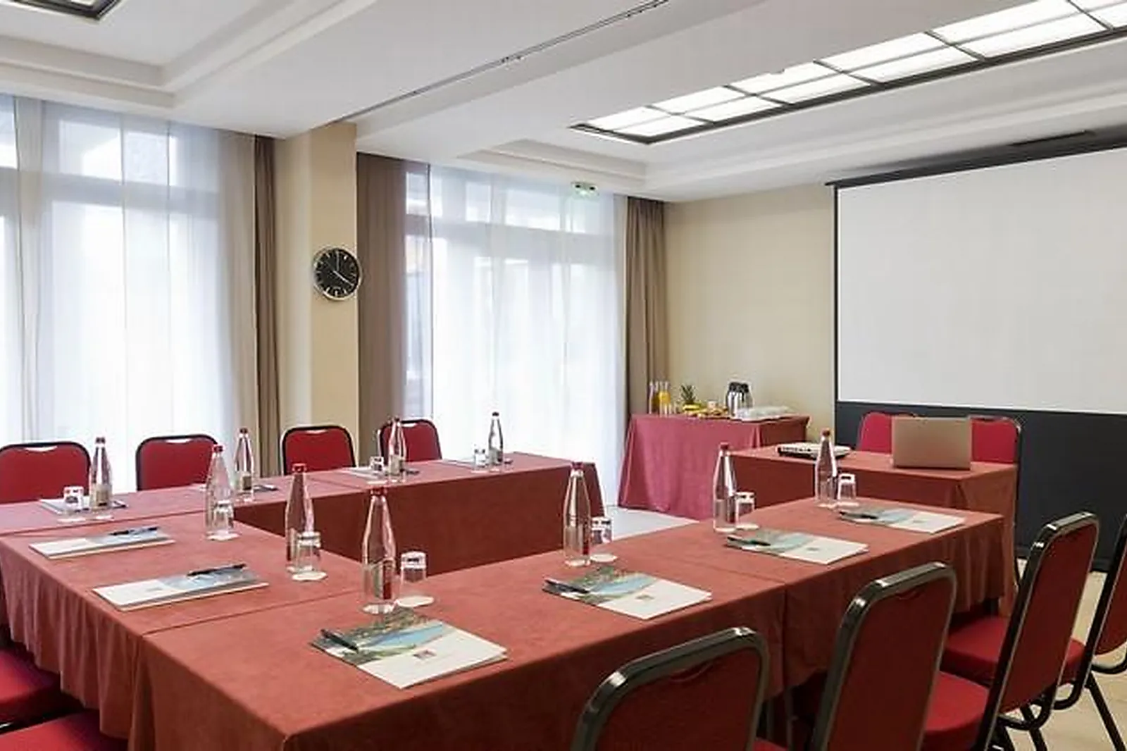 Lieux événementiels, NEHÔ SUITES CANNES CROISETTE