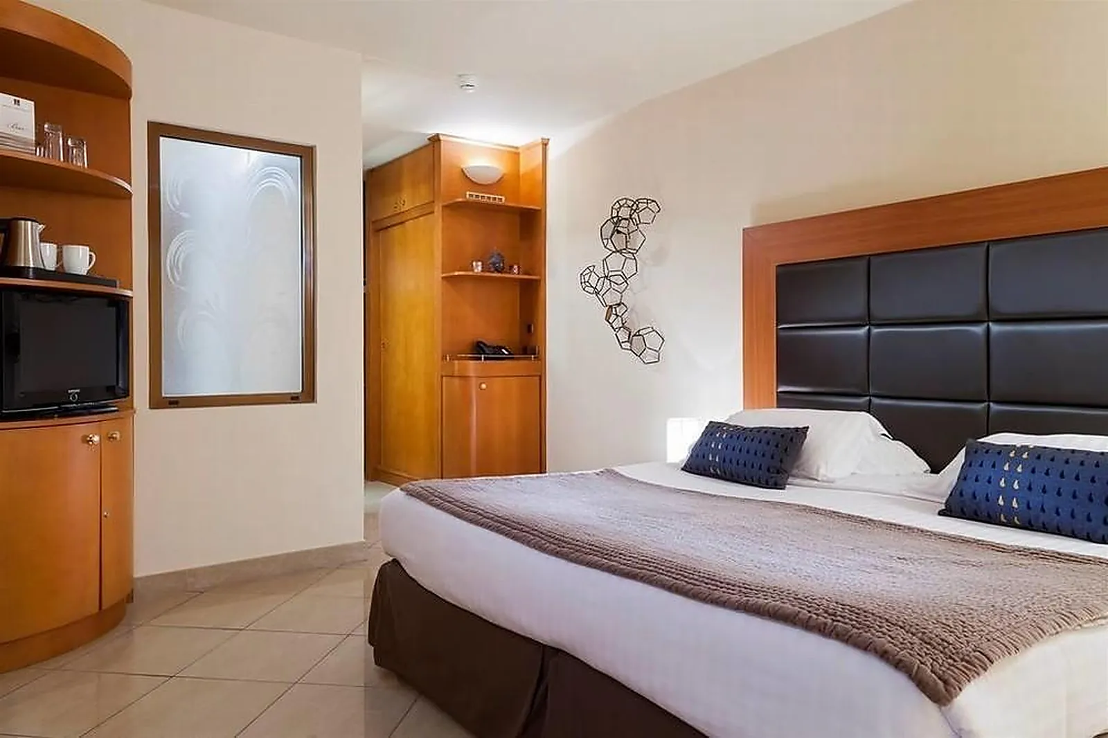 Lieux événementiels, NEHÔ SUITES CANNES CROISETTE