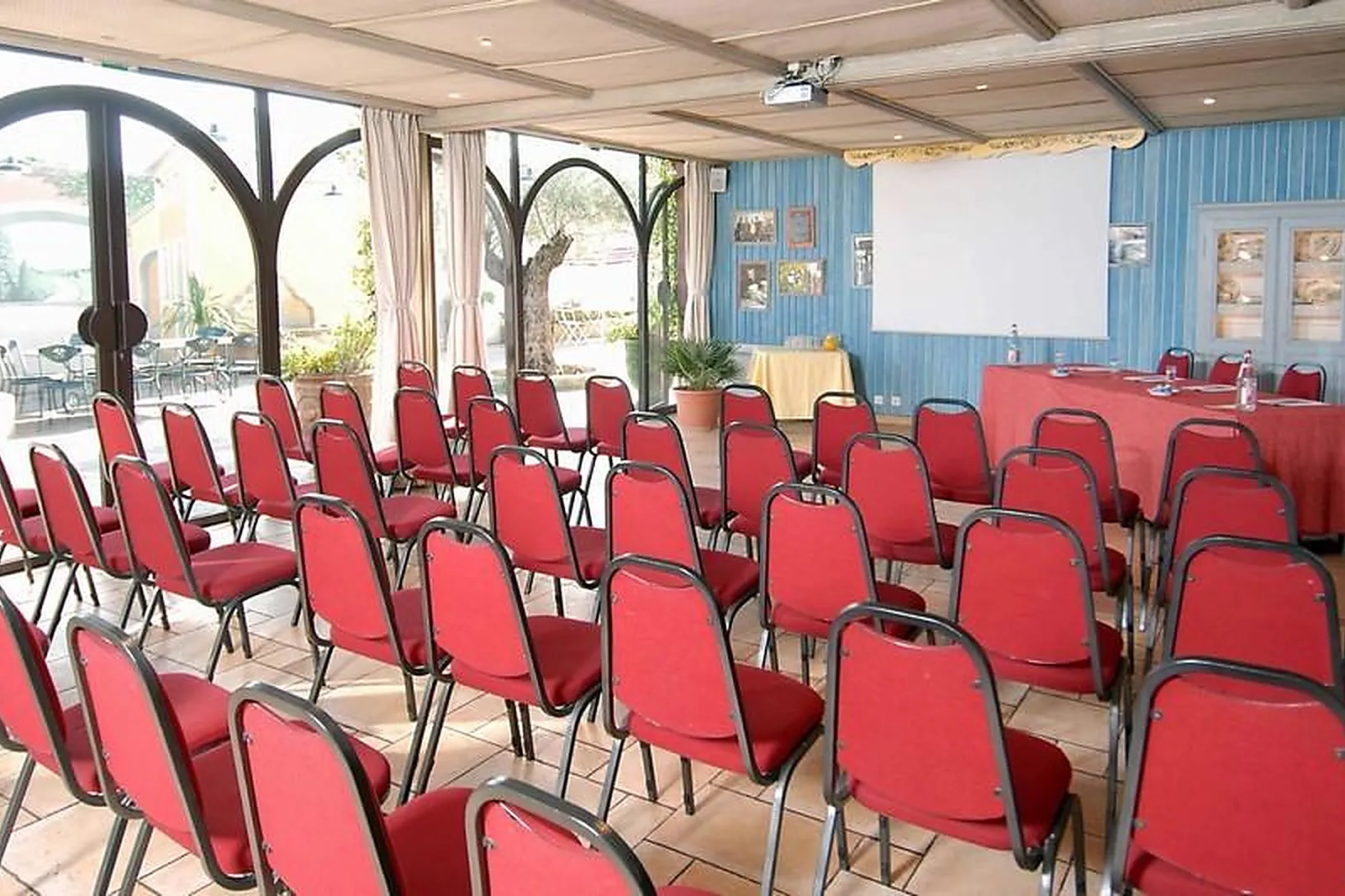 Lieux événementiels, NÎMOTEL