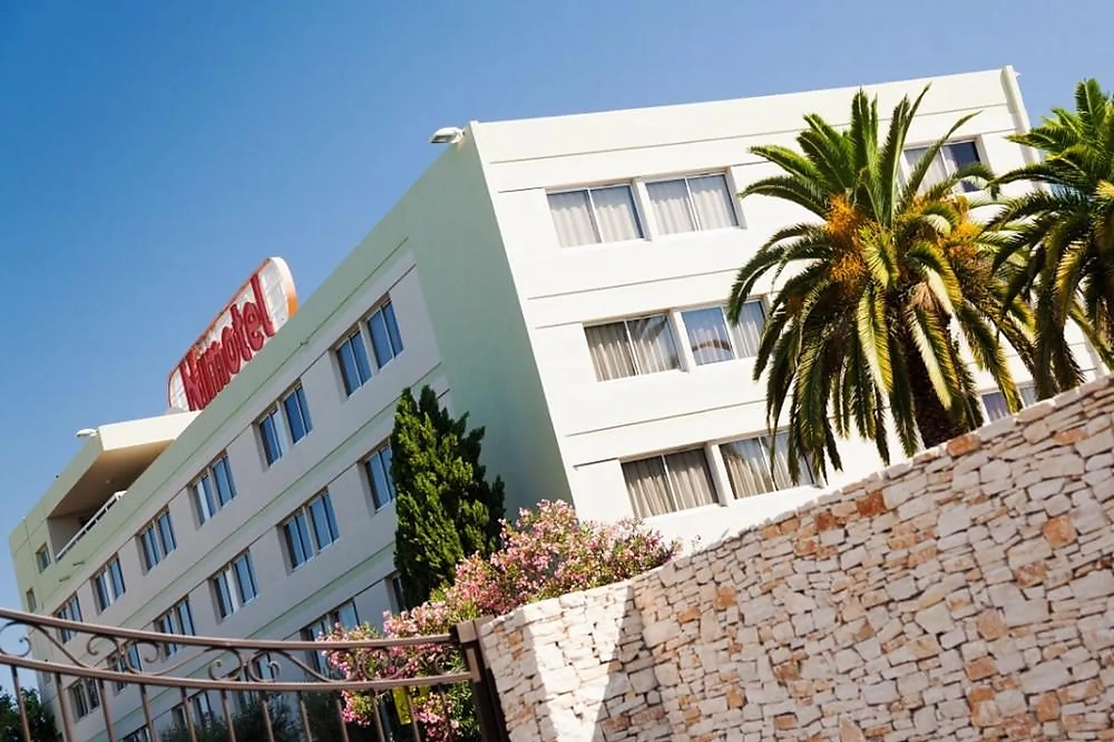 Lieux événementiels, NÎMOTEL