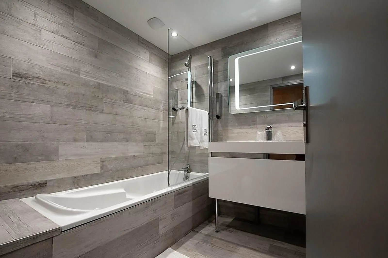 Lieux événementiels, NOTA BENE