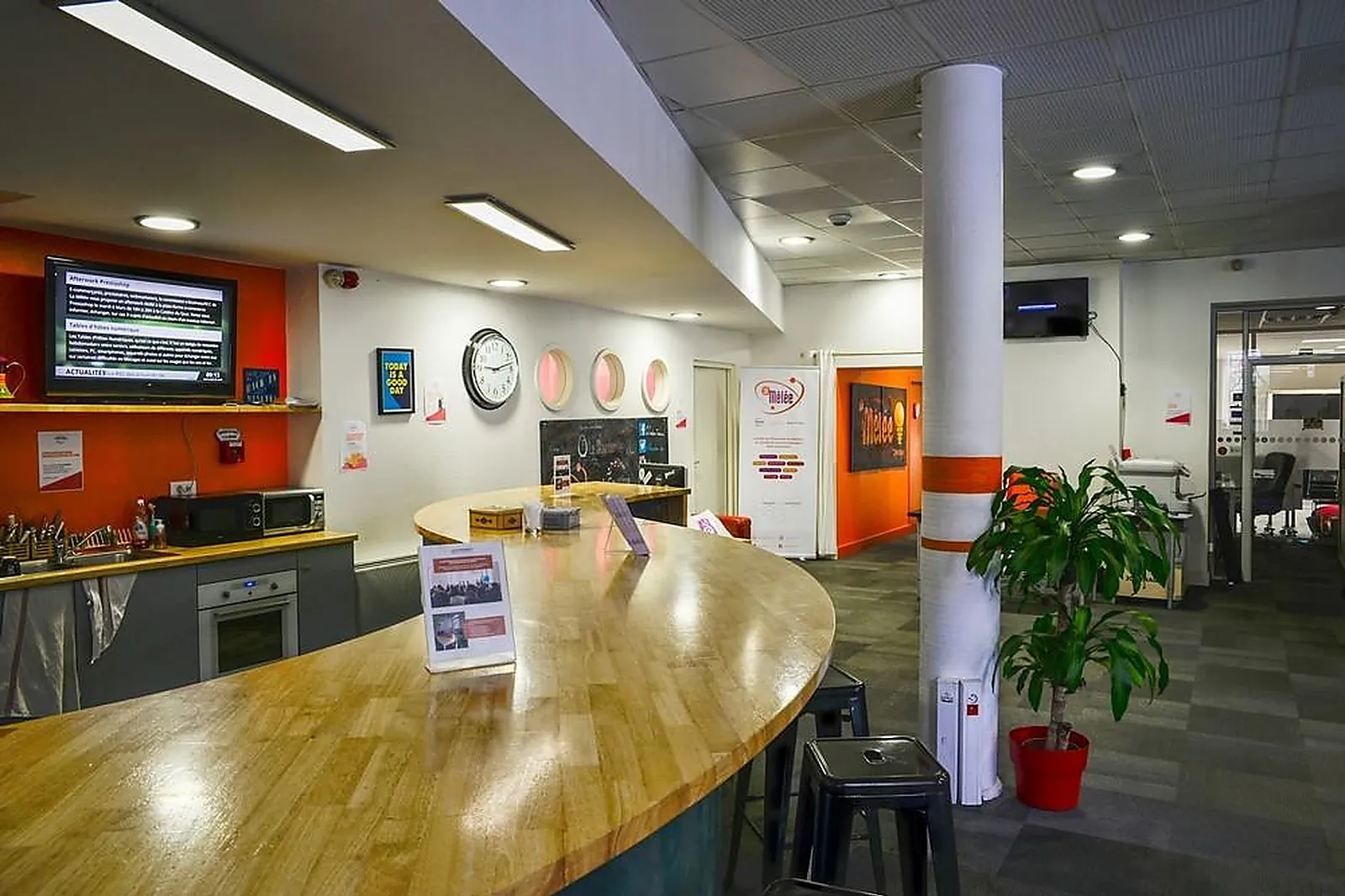 Lieux événementiels, NOVA MÊLÉE