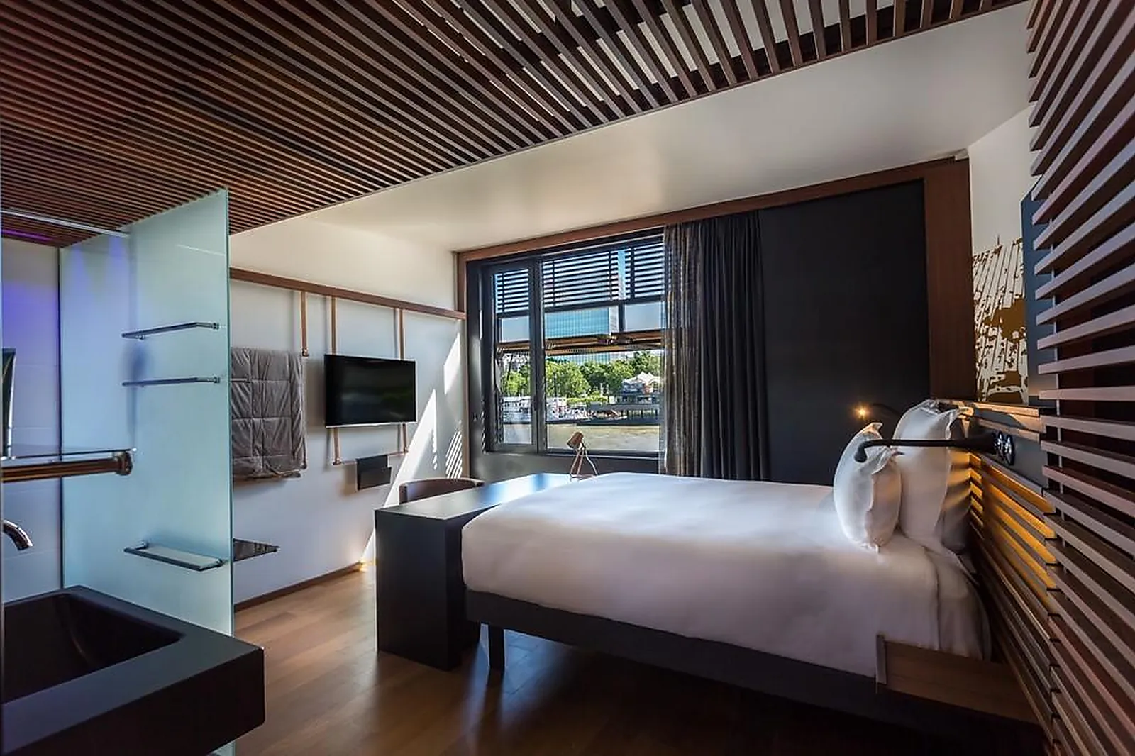 Lieux événementiels, OFF PARIS SEINE