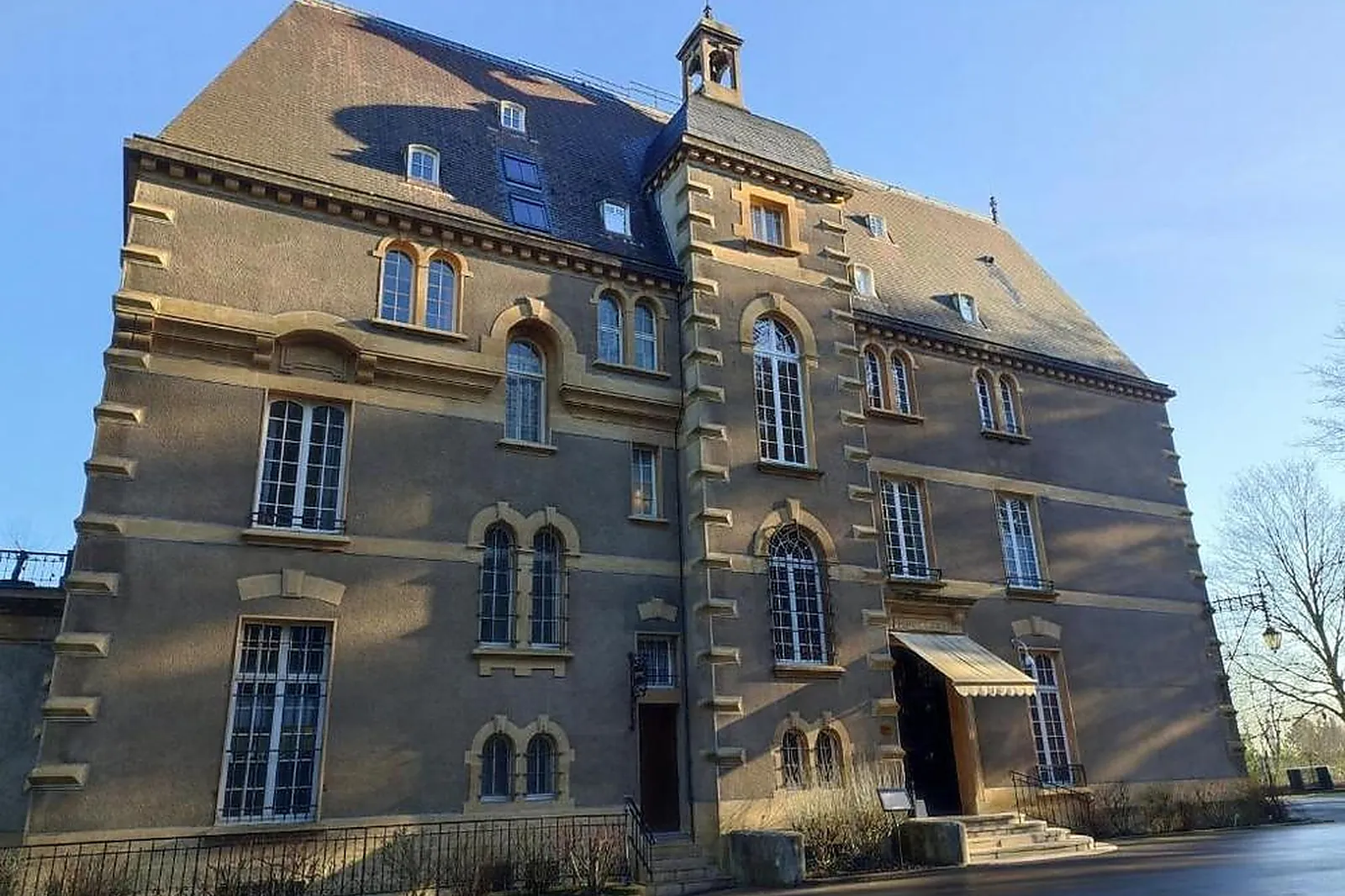 Lieux événementiels, Ô CHÂTEAU