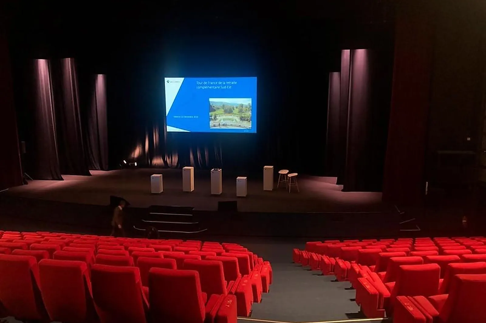 Lieux événementiels, Ō LAC