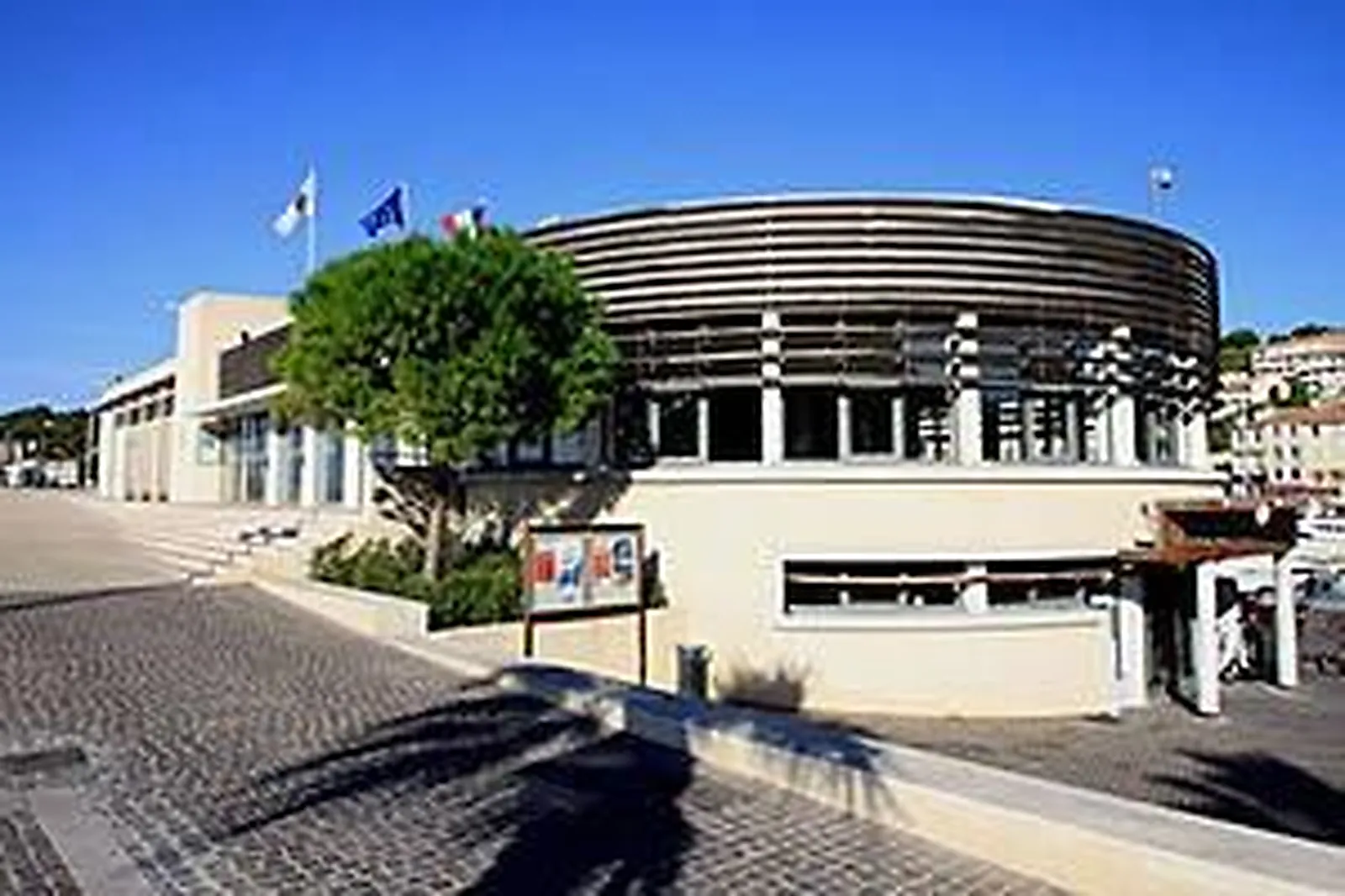 Lieux événementiels, OUSTAU CALENDAL