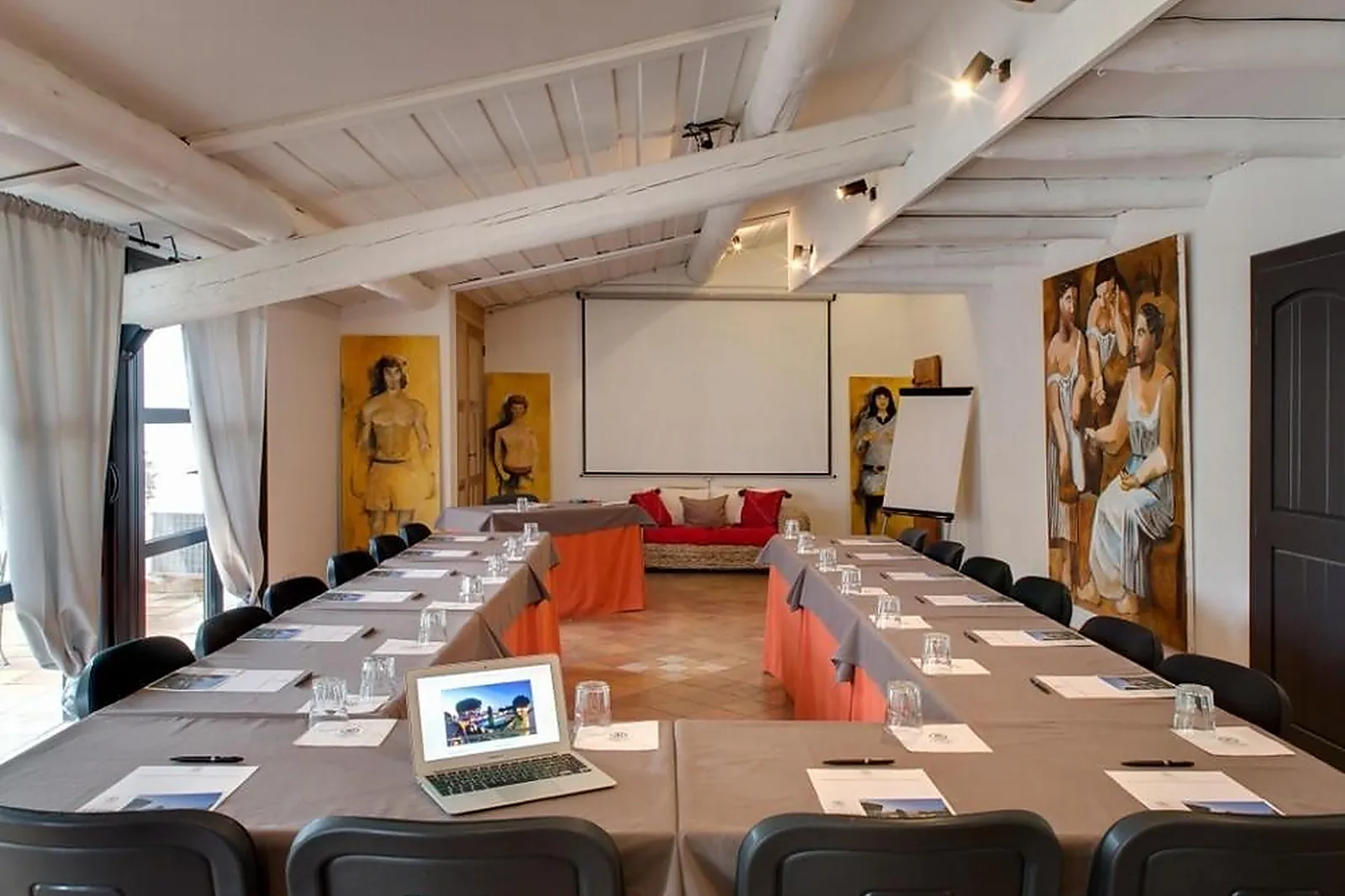 Lieux événementiels, OUSTAU CAMARGUEN