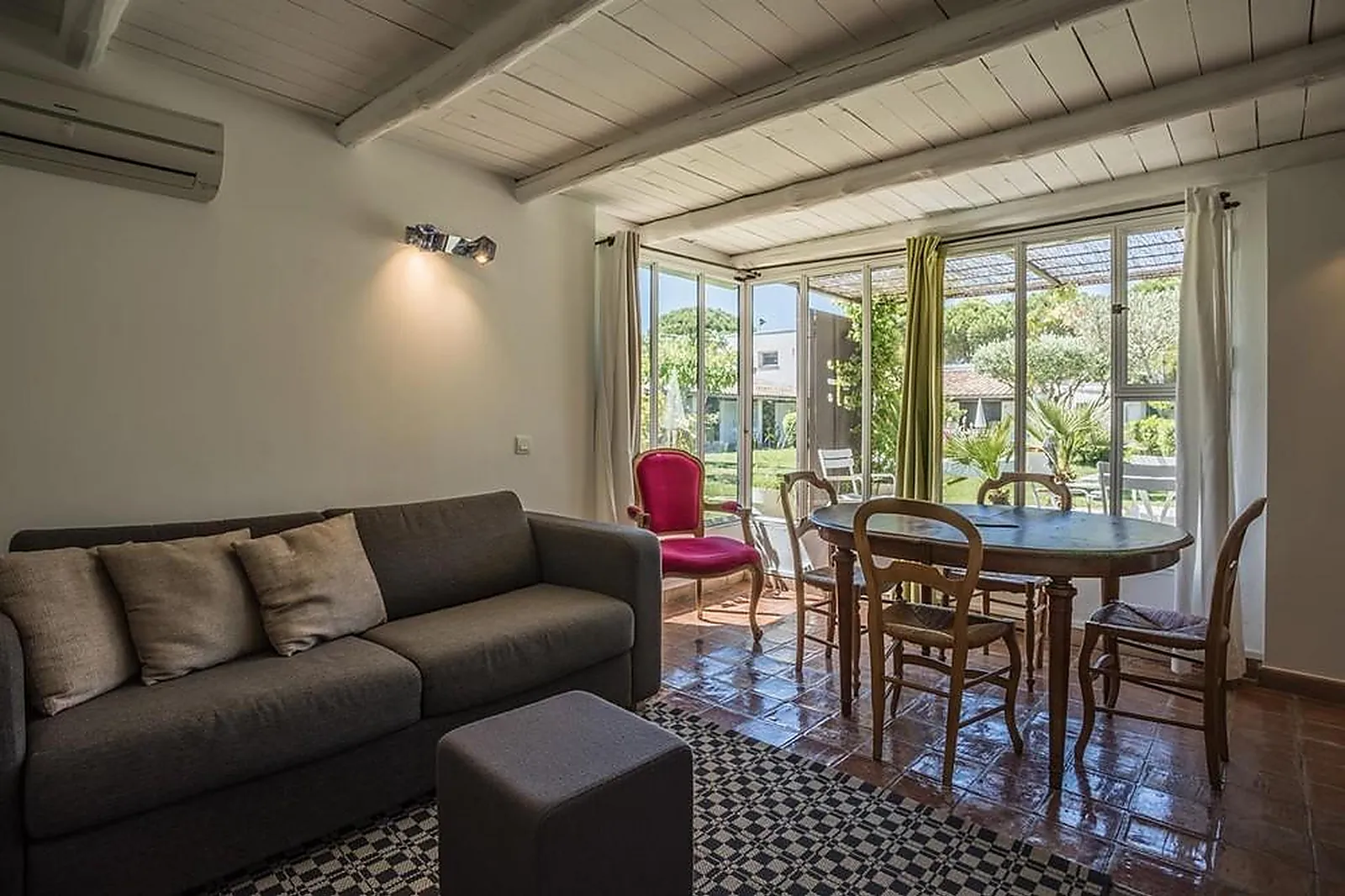 Lieux événementiels, OUSTAU CAMARGUEN