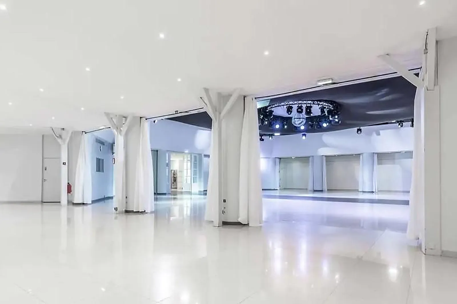 Lieux événementiels, PARIS COUNTRY CLUB - LE MANÈGE DE SAINT CLOUD