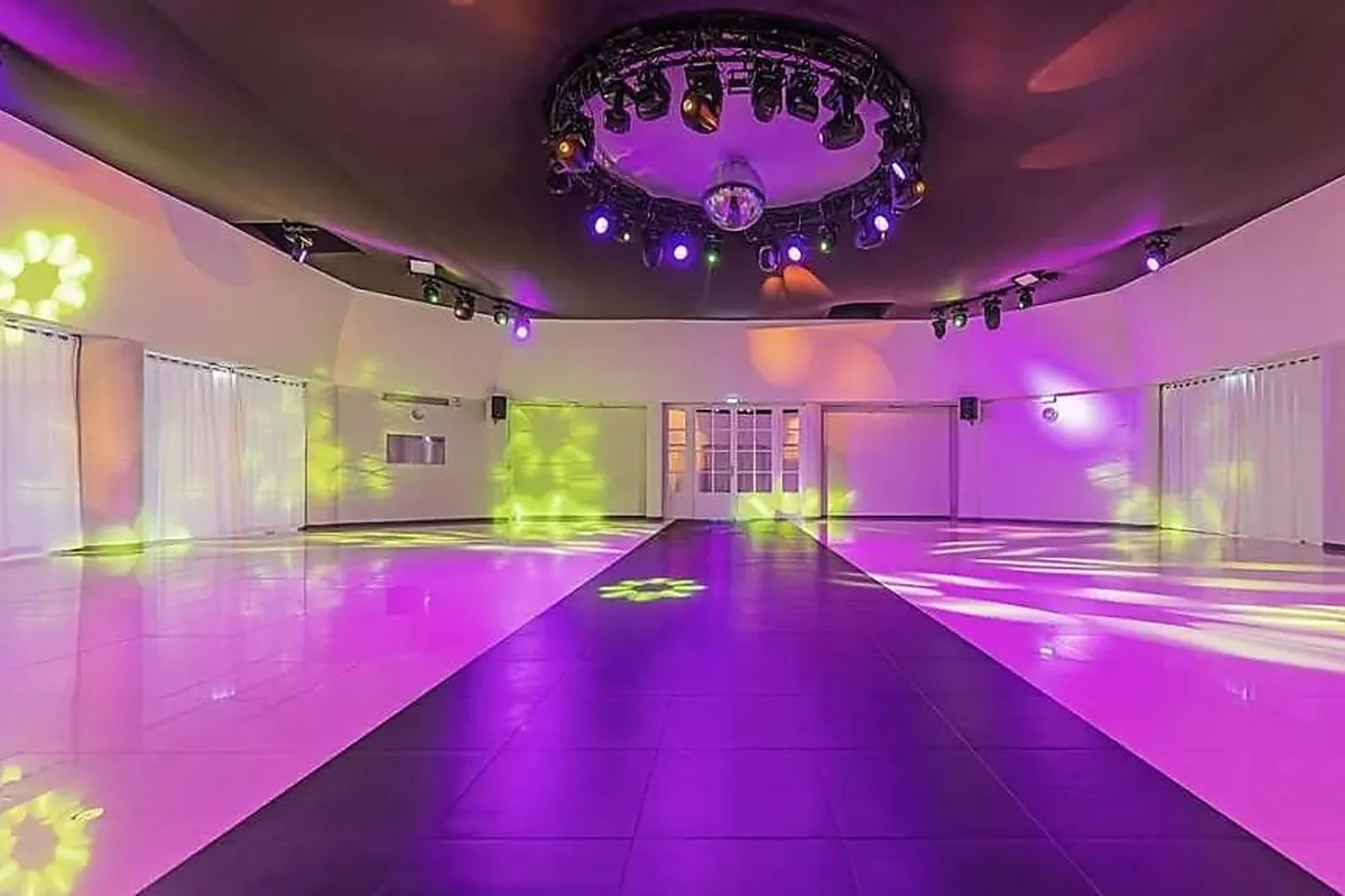 Lieux événementiels, PARIS COUNTRY CLUB - LE MANÈGE DE SAINT CLOUD