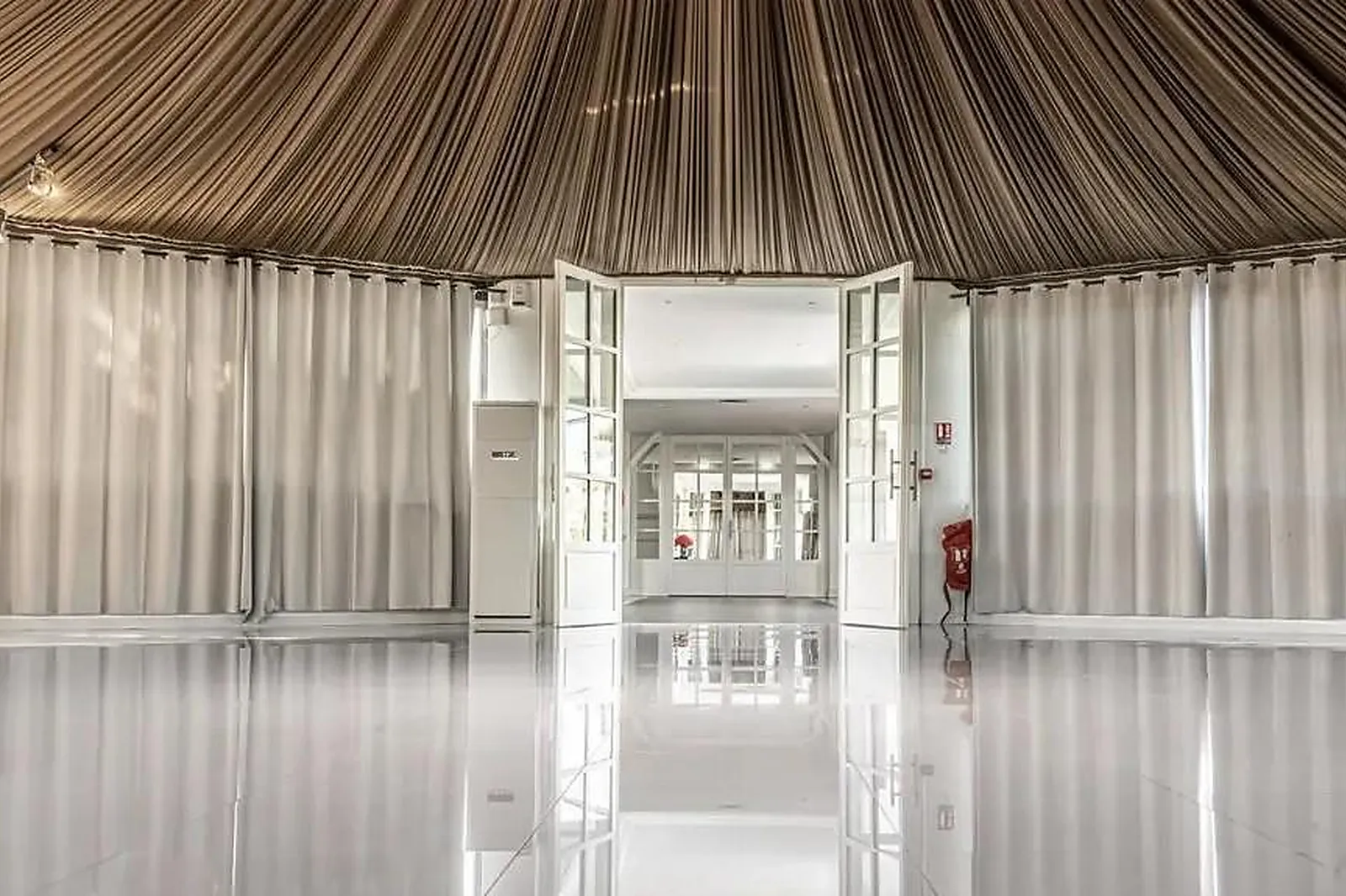 Lieux événementiels, PARIS COUNTRY CLUB - LE MANÈGE DE SAINT CLOUD