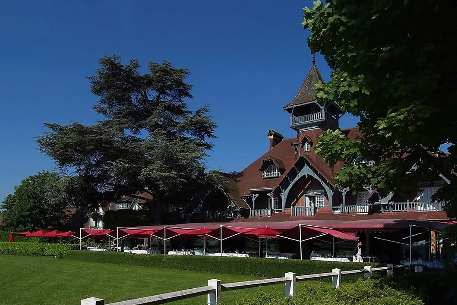 Lieux événementiels, PARIS COUNTRY CLUB - LE MANOIR