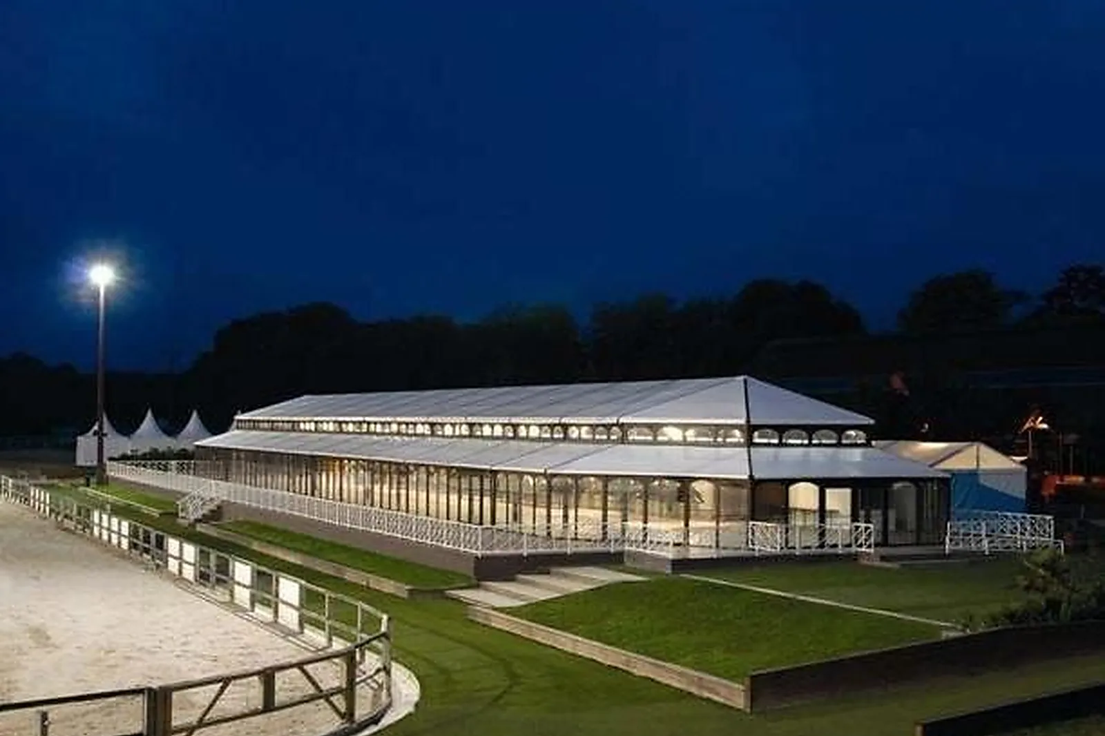 Lieux événementiels, PARIS COUNTRY CLUB - LE PAVILLON DE JARDY