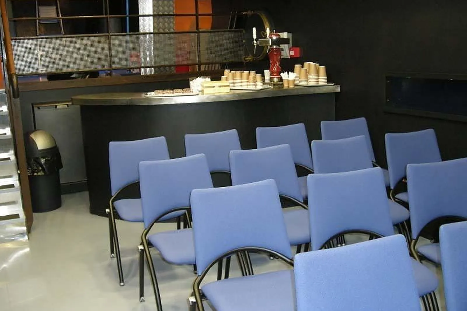 Lieux événementiels, PÉNICHE DIDASCALIE