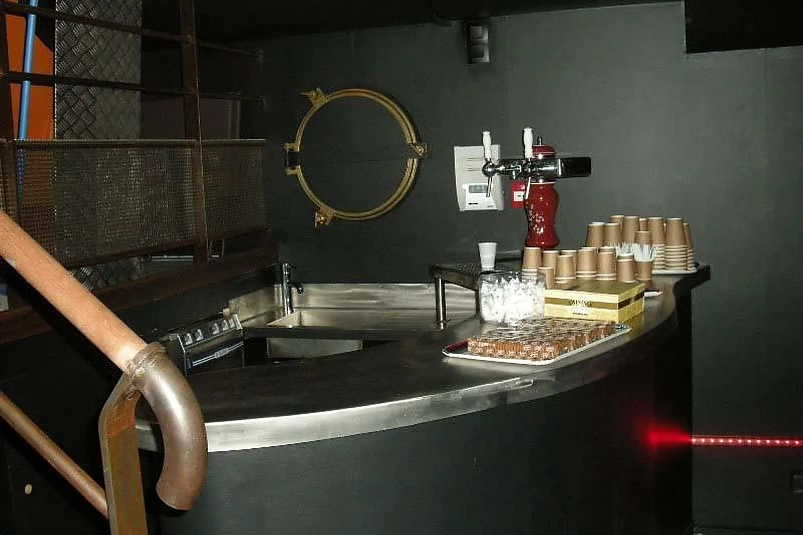 Lieux événementiels, PÉNICHE DIDASCALIE