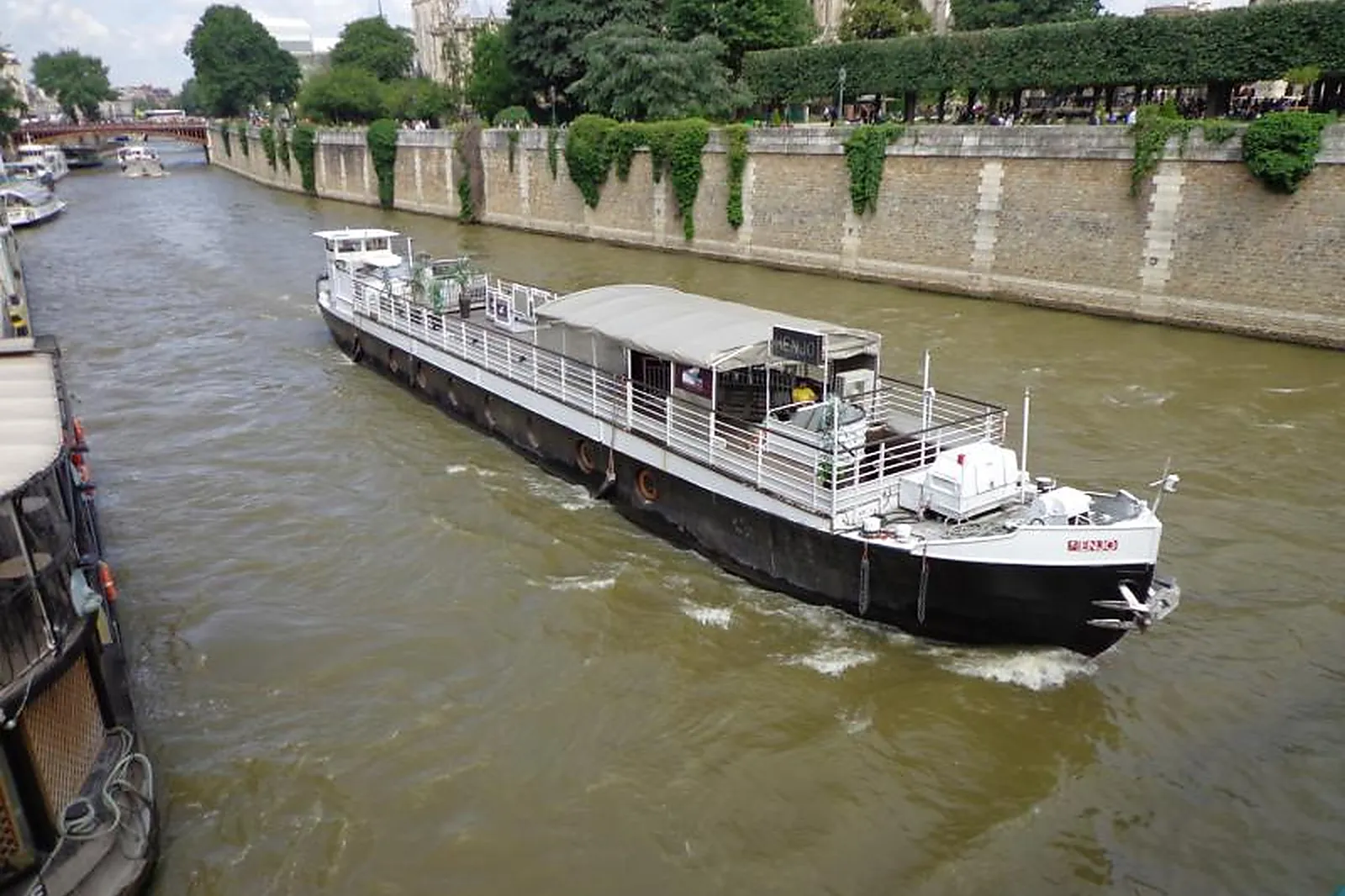 Lieux événementiels, PÉNICHE HENJO