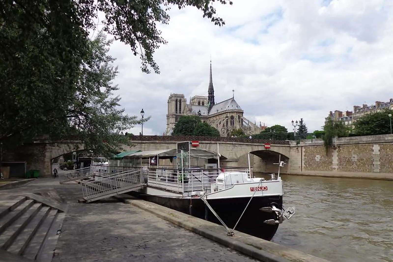 Lieux événementiels, PÉNICHE HENJO