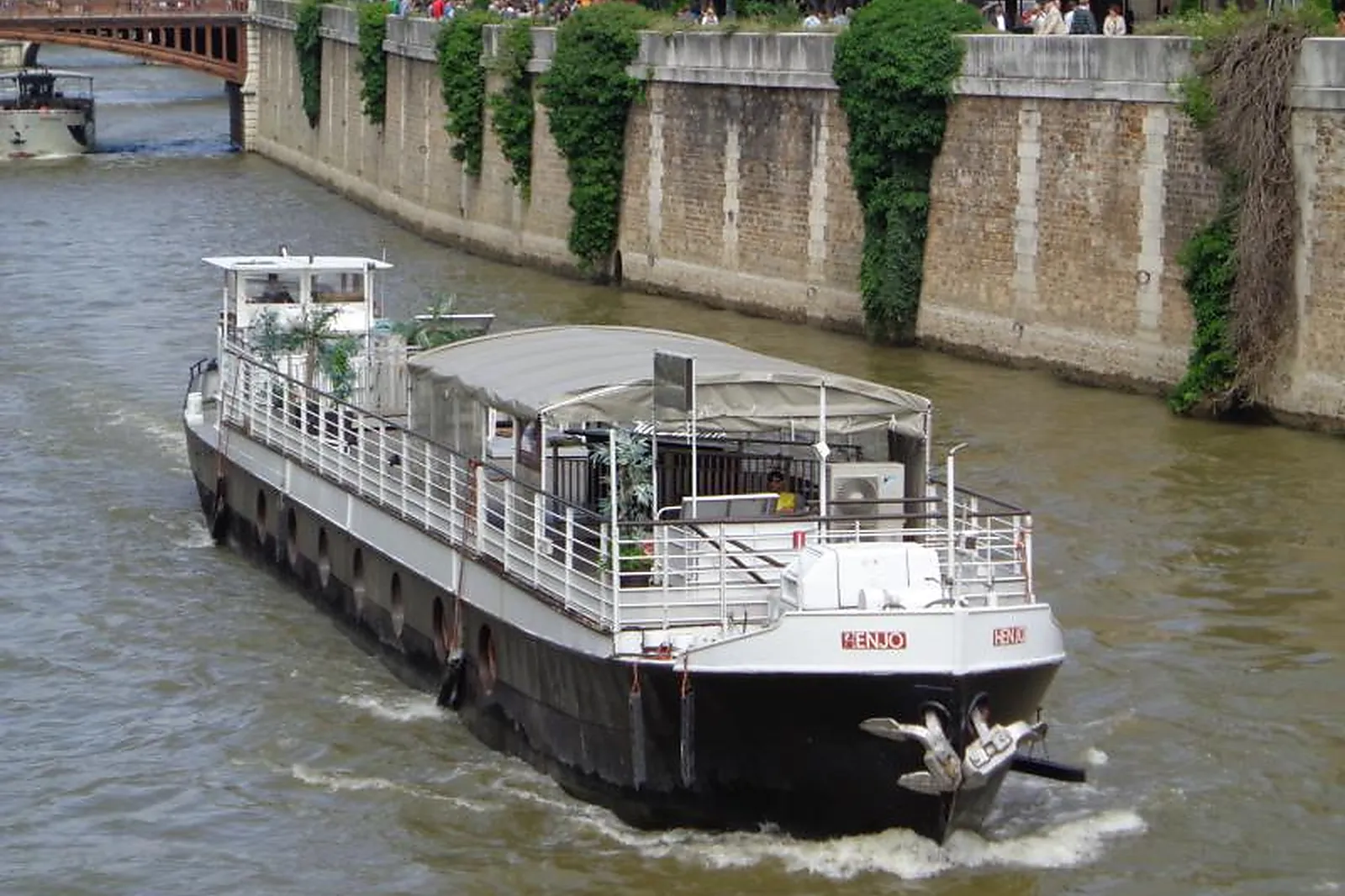 Lieux événementiels, PÉNICHE HENJO