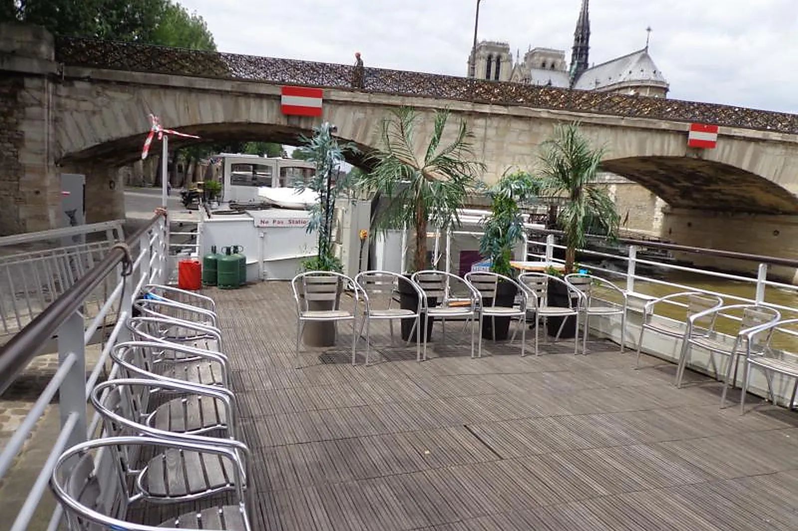 Lieux événementiels, PÉNICHE HENJO