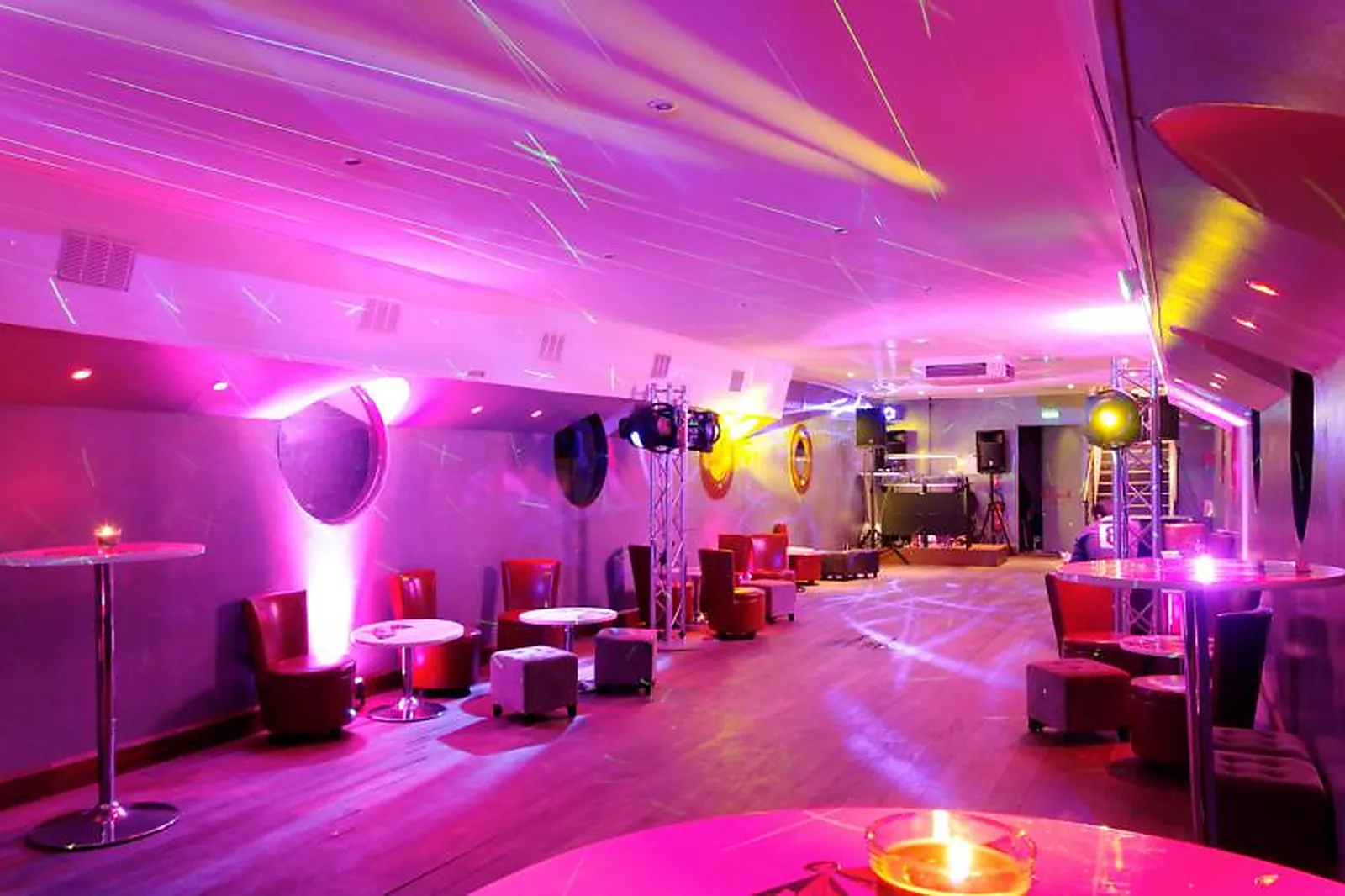 Lieux événementiels, PÉNICHE HENJO