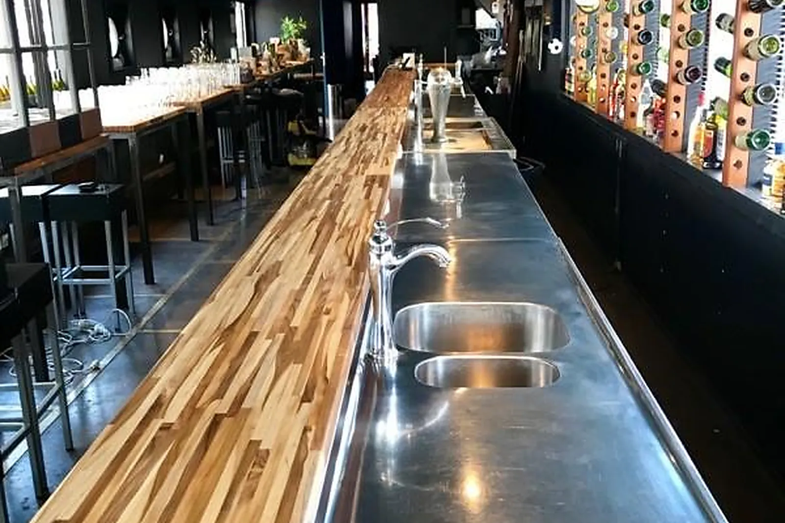 Lieux événementiels, PÉNICHE ILL VINO