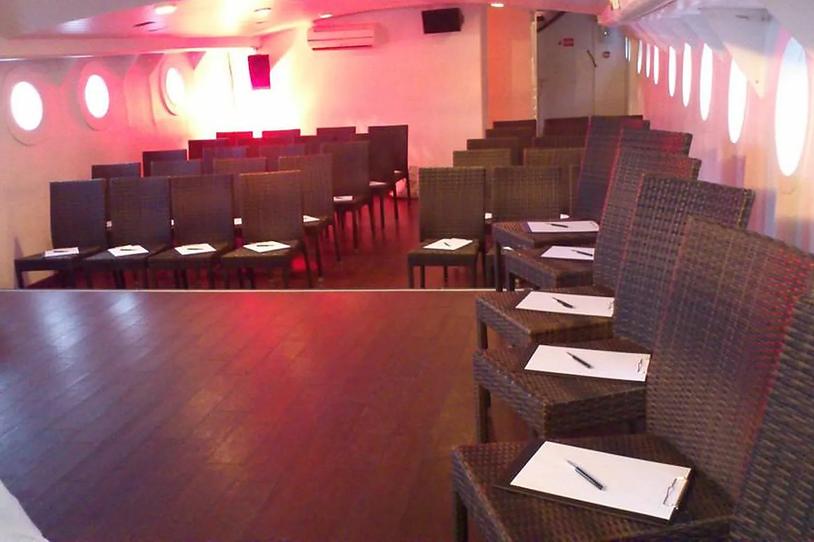 Lieux événementiels, PENICHE THE CHARLESTON