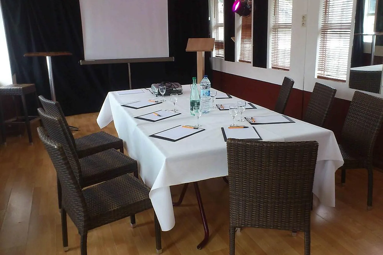 Lieux événementiels, PENICHE THE CHARLESTON