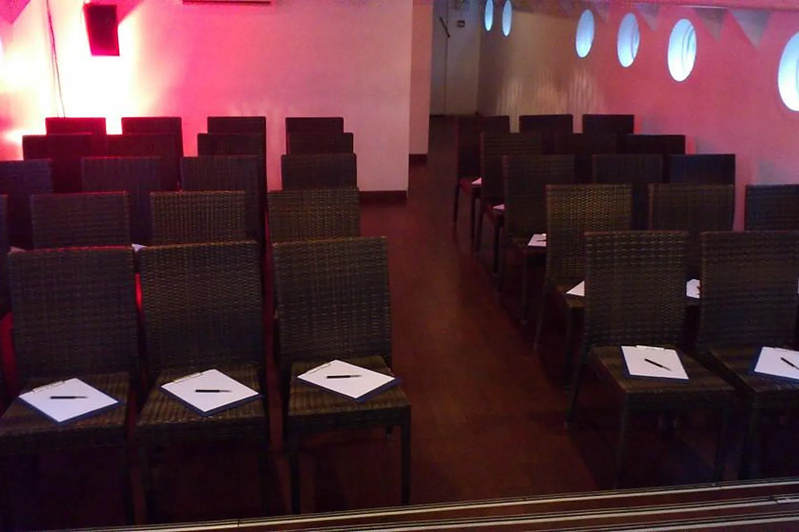 Lieux événementiels, PENICHE THE CHARLESTON