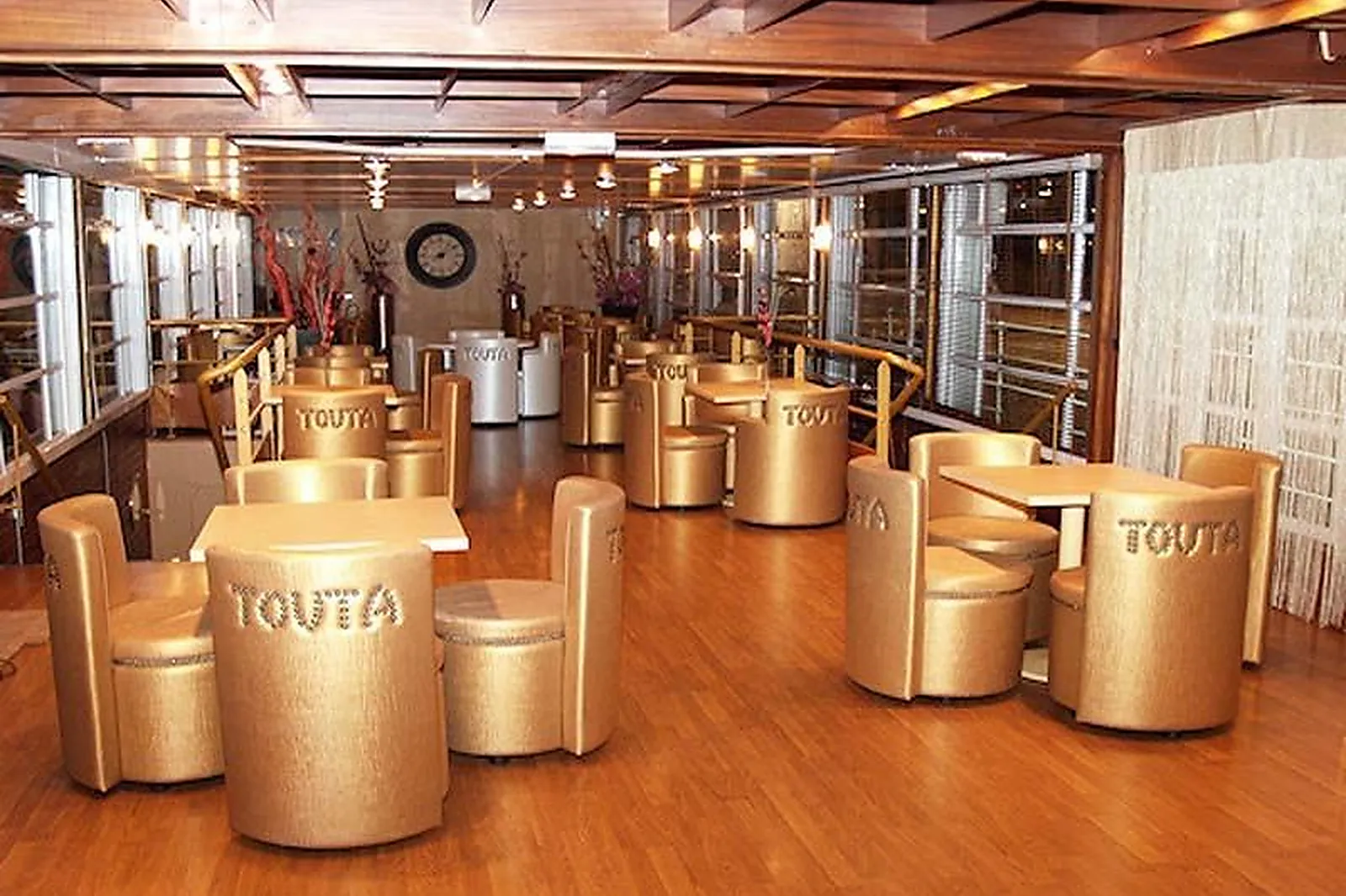 Lieux événementiels, PENICHE TOUTA