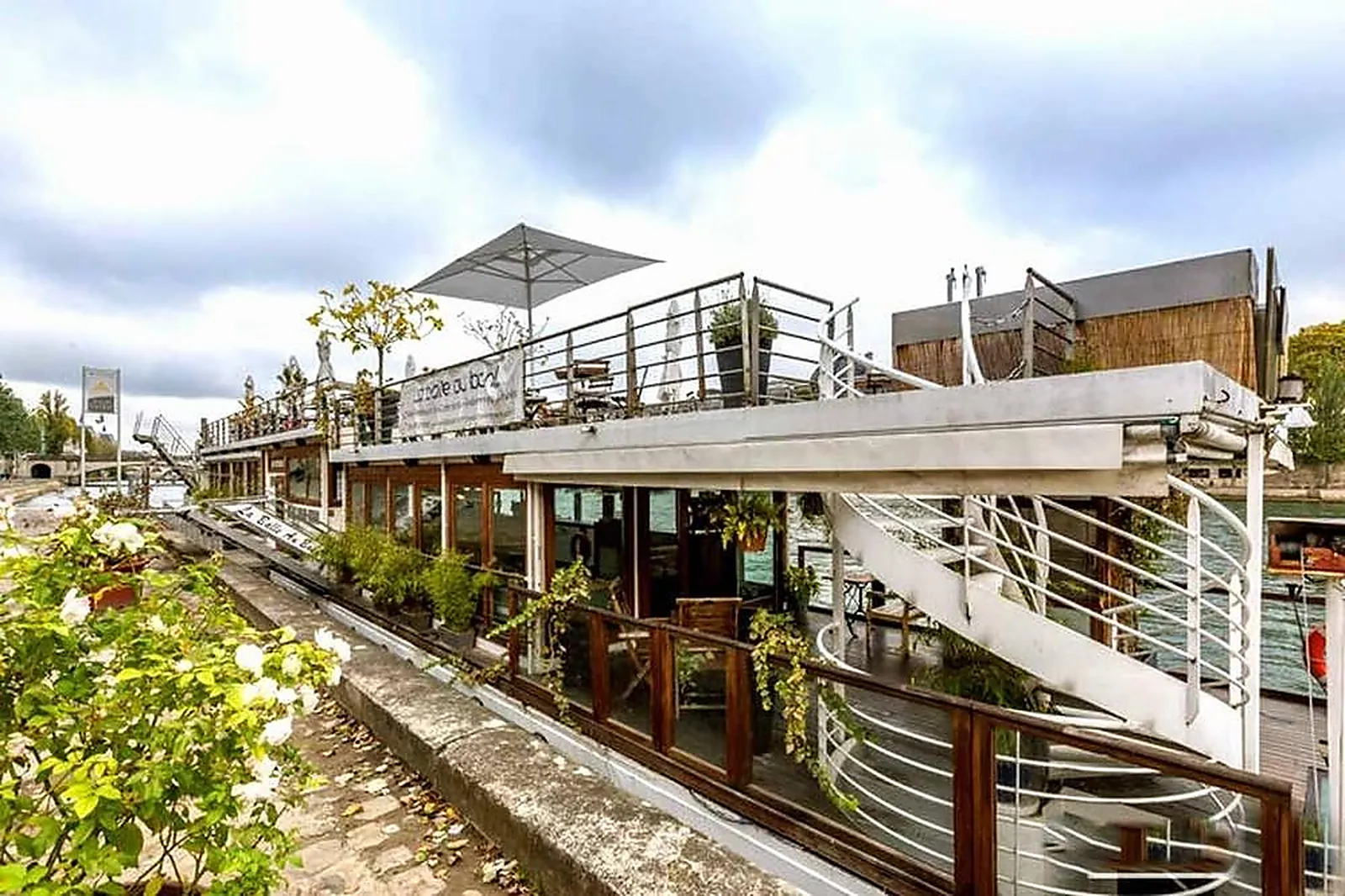 Lieux événementiels, PENICHE LA BALLE AU BOND