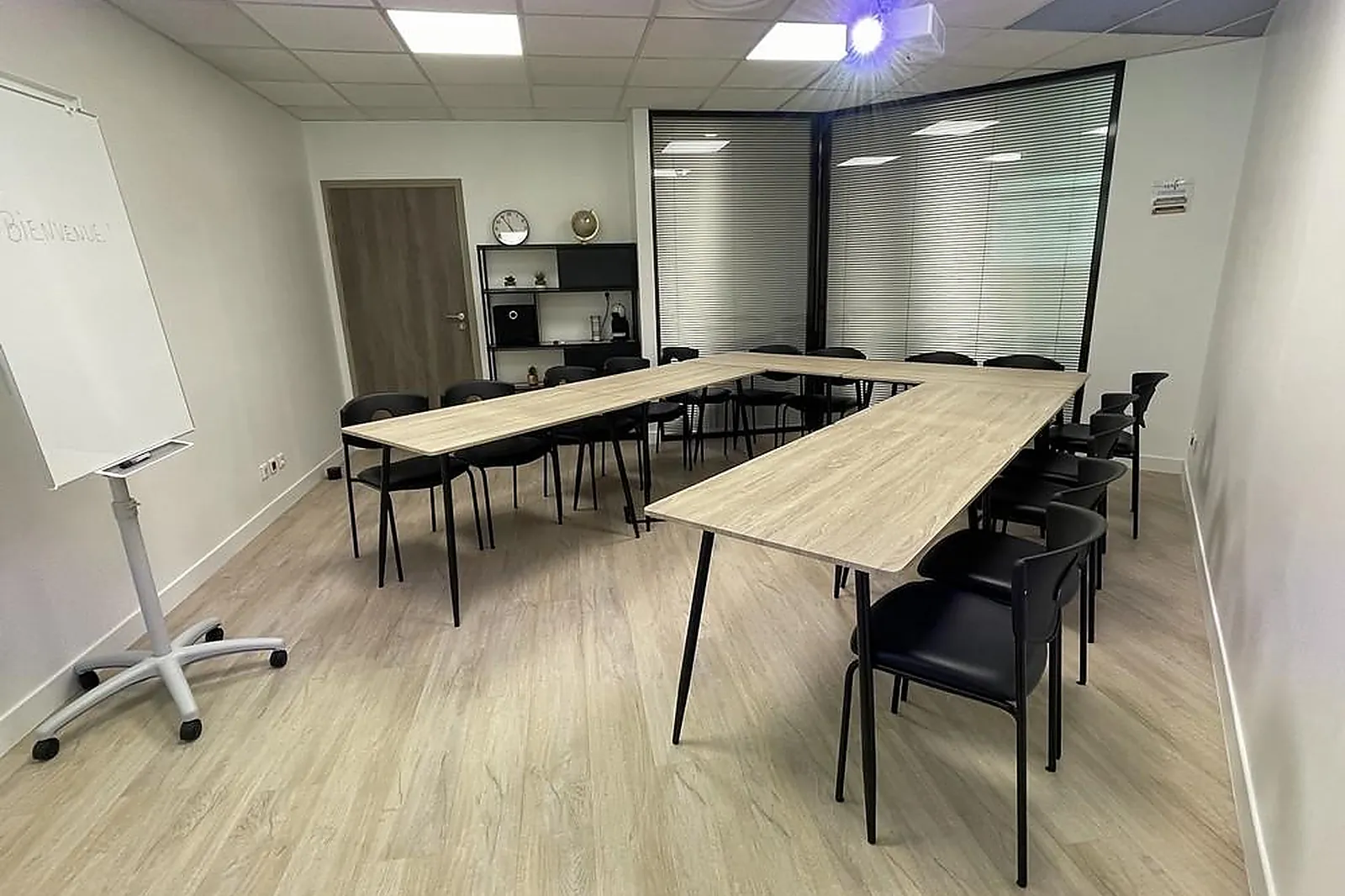 Lieux événementiels, PENTONE