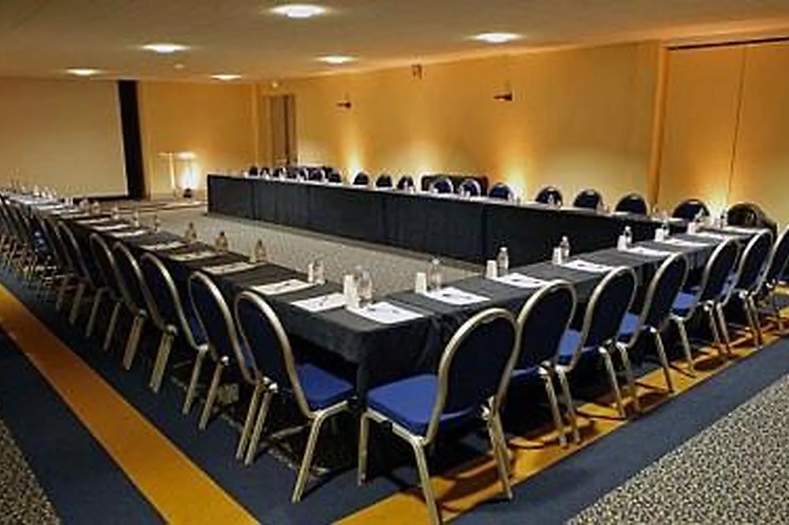 Lieux événementiels, PIERRE ET VACANCES PONT ROYAL EN PROVENCE