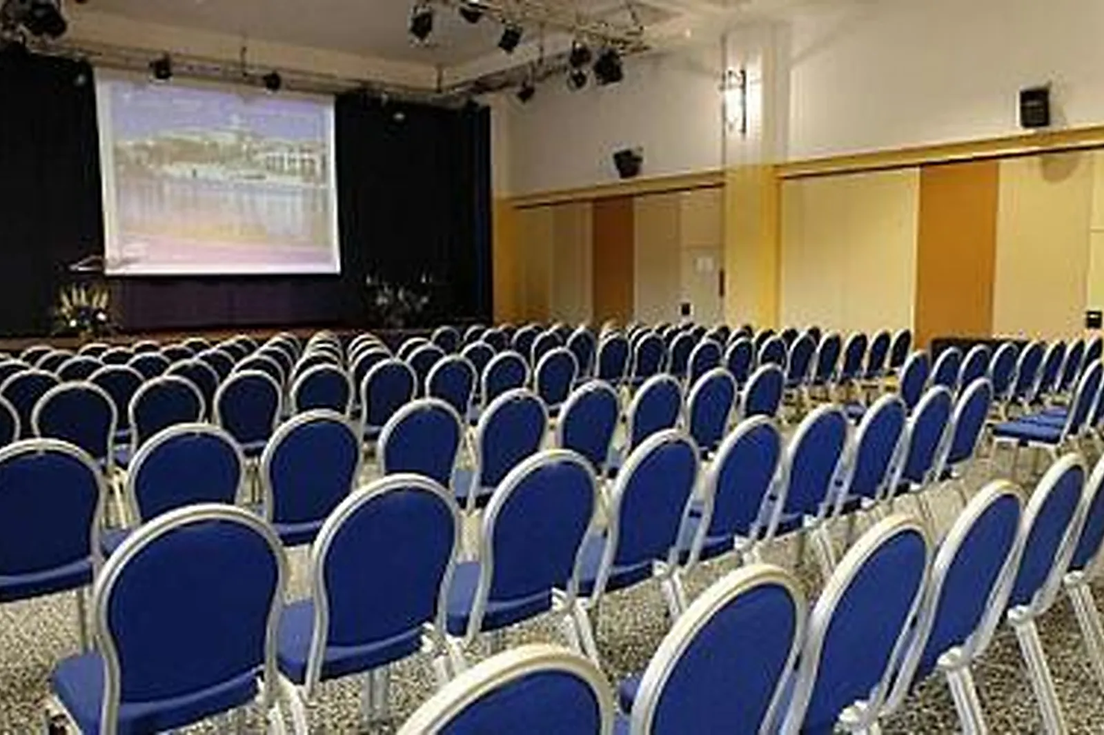 Lieux événementiels, PIERRE ET VACANCES PONT ROYAL EN PROVENCE