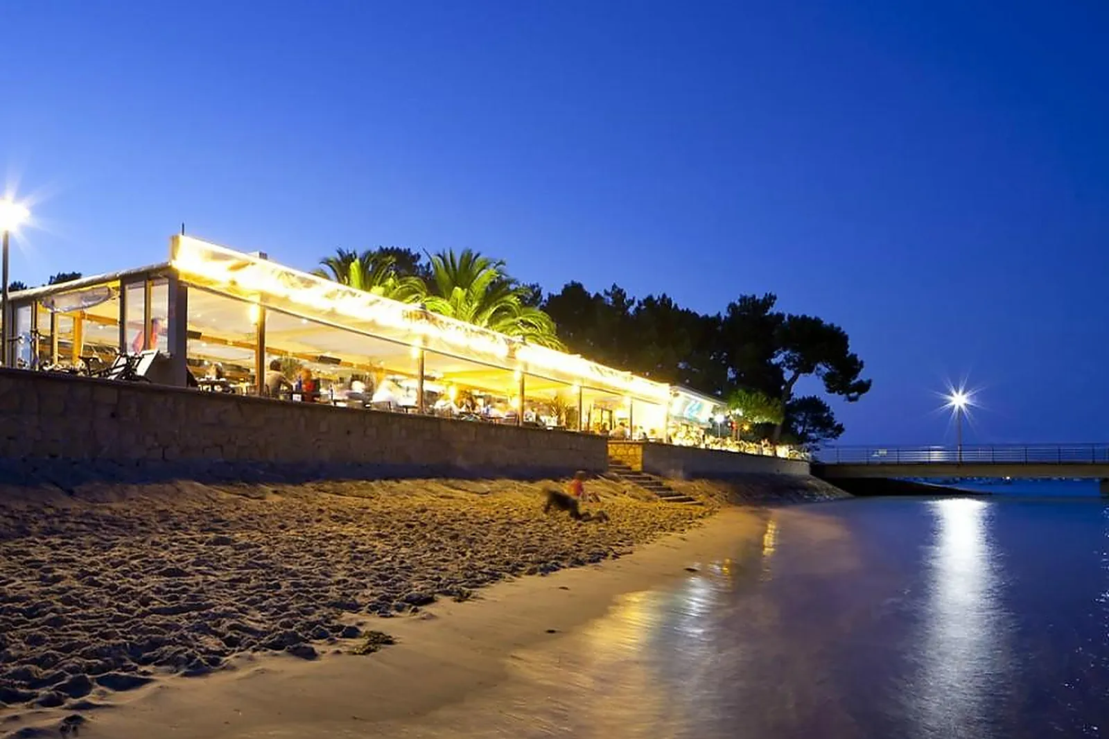 Lieux événementiels, PINASSE CAFÉ