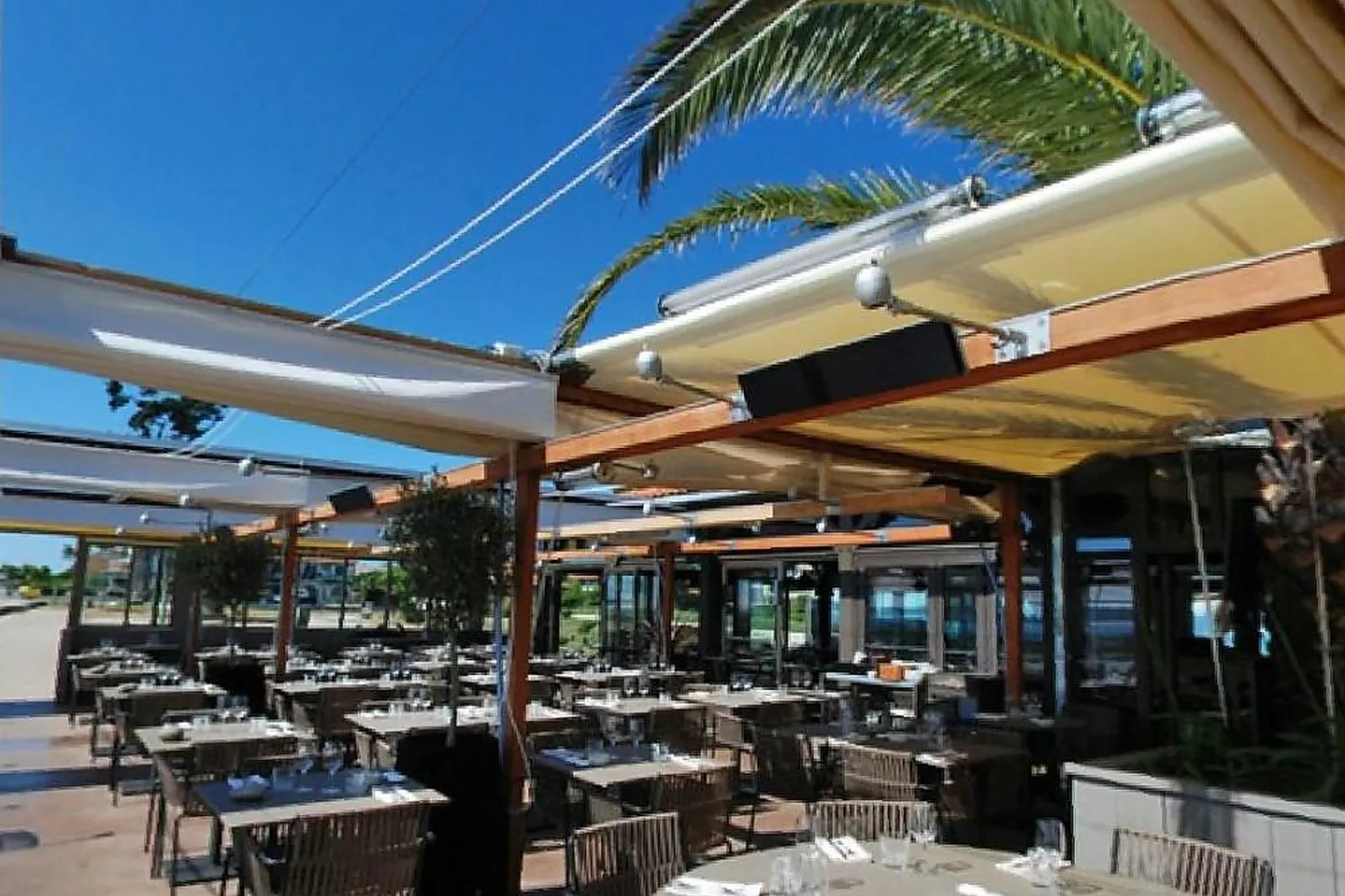 Lieux événementiels, PINASSE CAFÉ