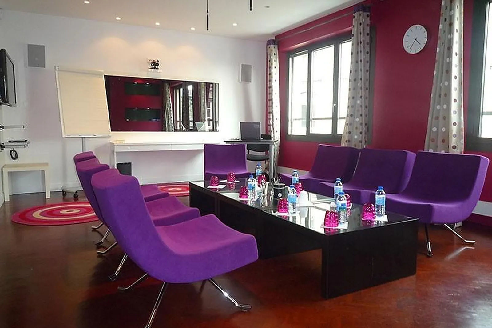 Lieux événementiels, POINT VIRGULE