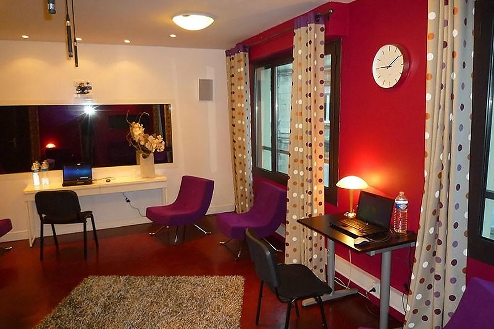 Lieux événementiels, POINT VIRGULE