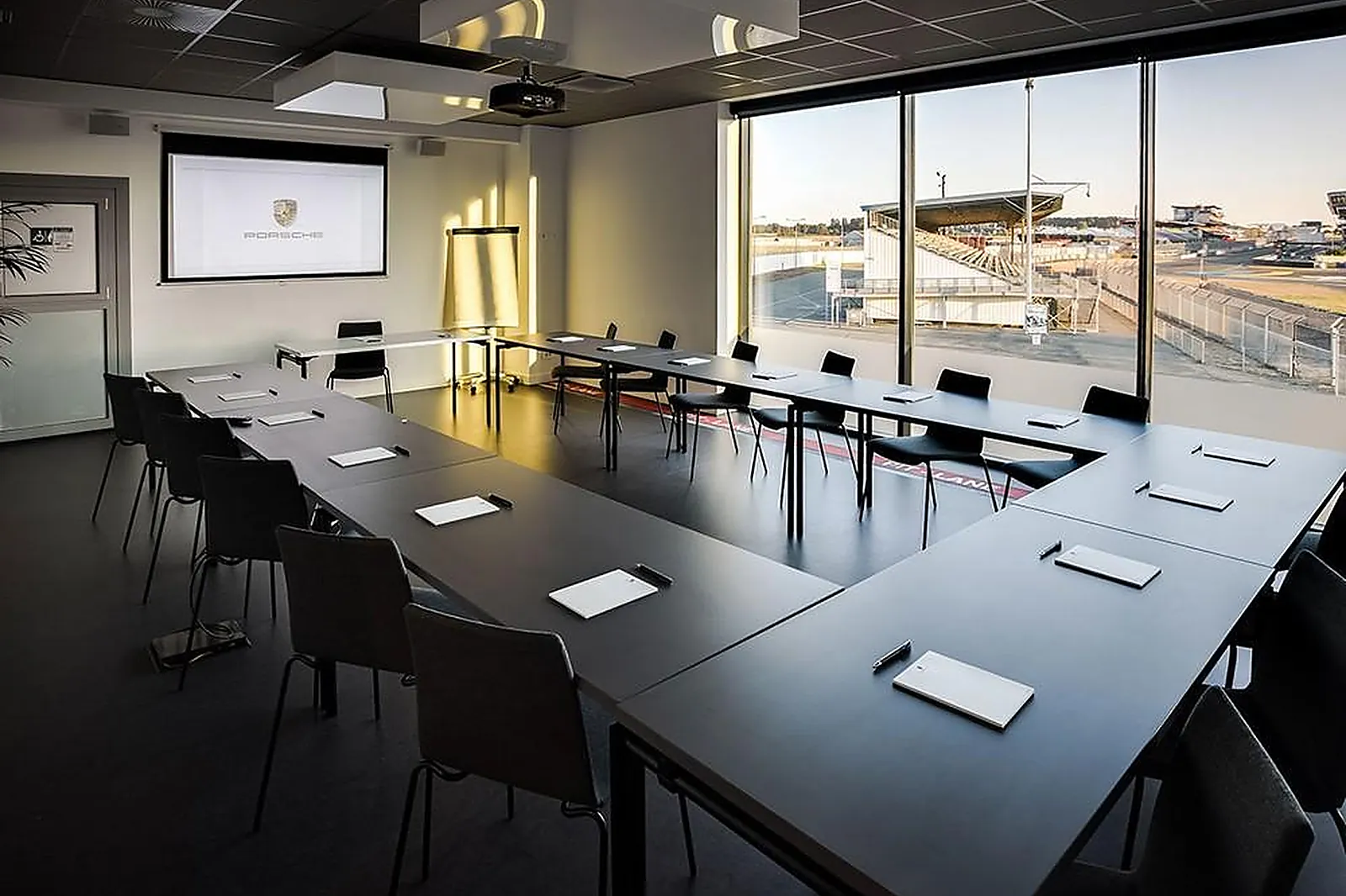 Lieux événementiels, PORSCHE EXPERIENCE CENTER