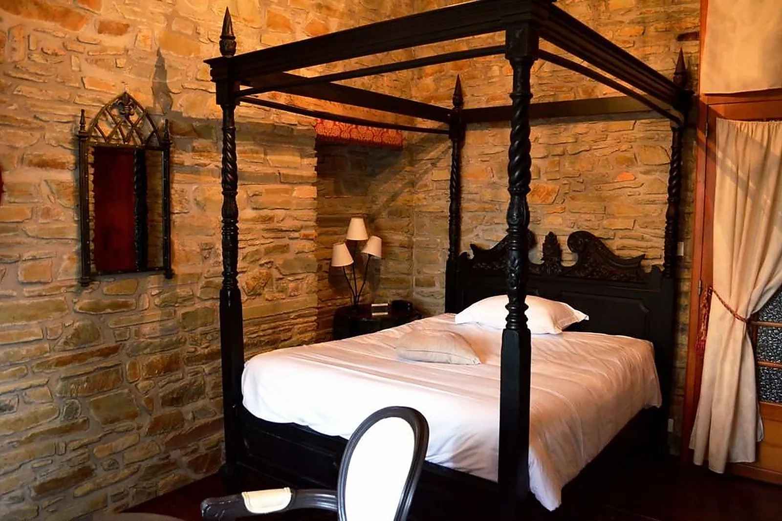 Lieux événementiels, QUEEN SERENITY HOTEL