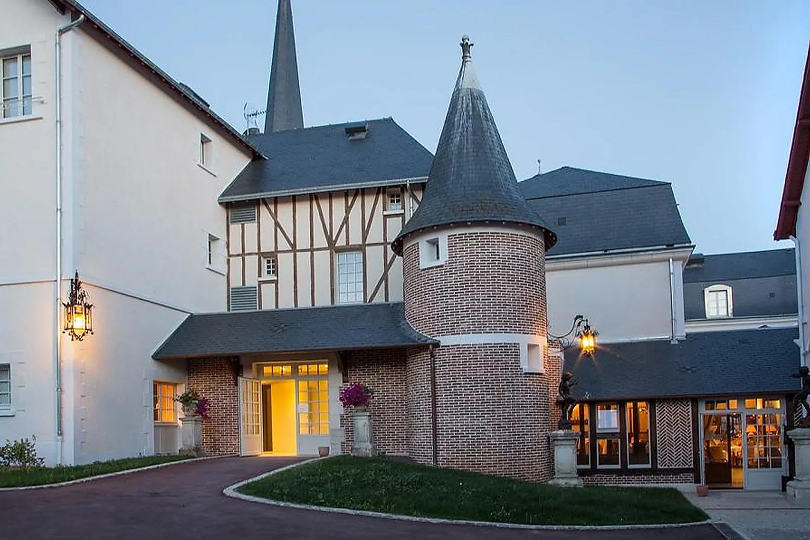 Lieux événementiels, RELAIS DES TROIS CHÂTEAUX